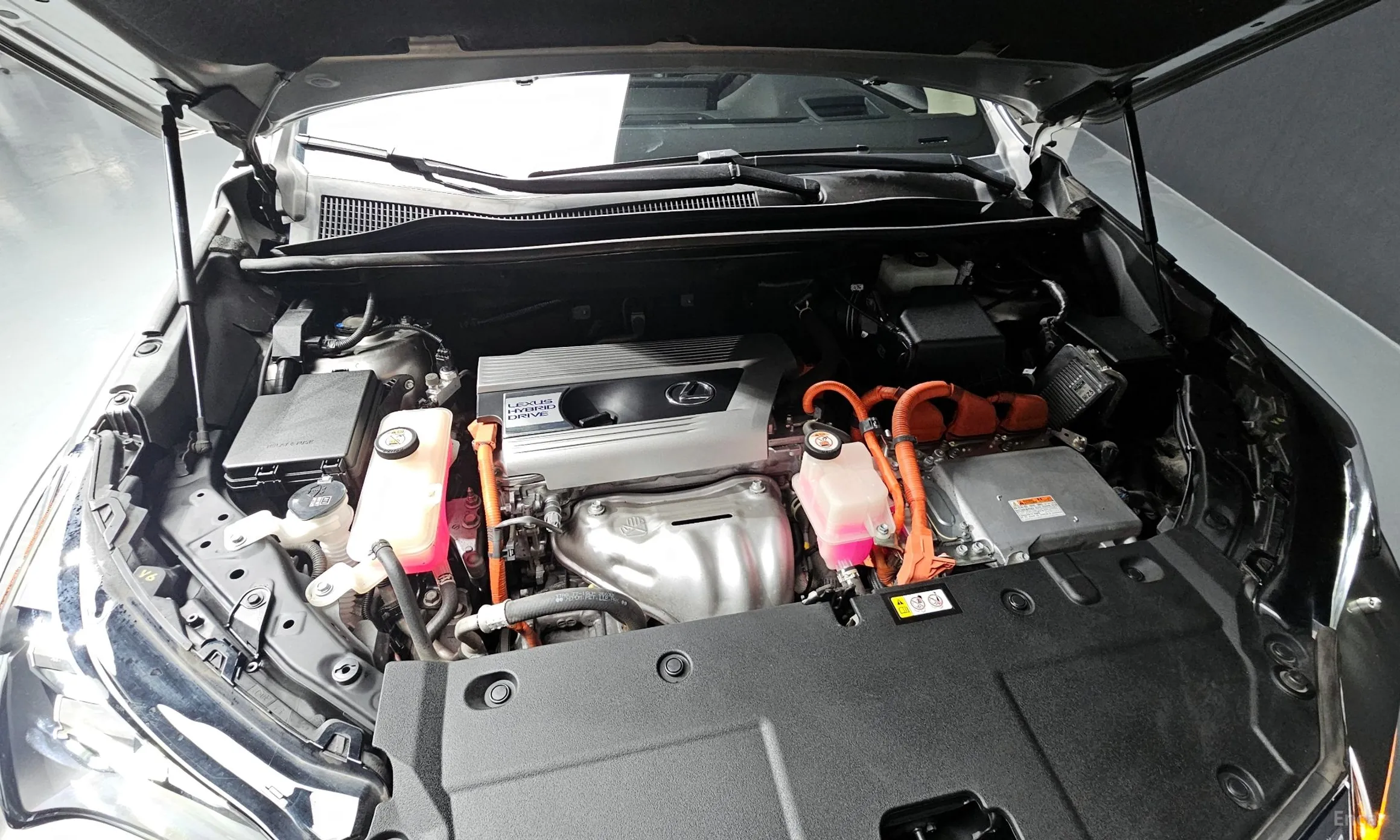 Lexus NX300h превью 6