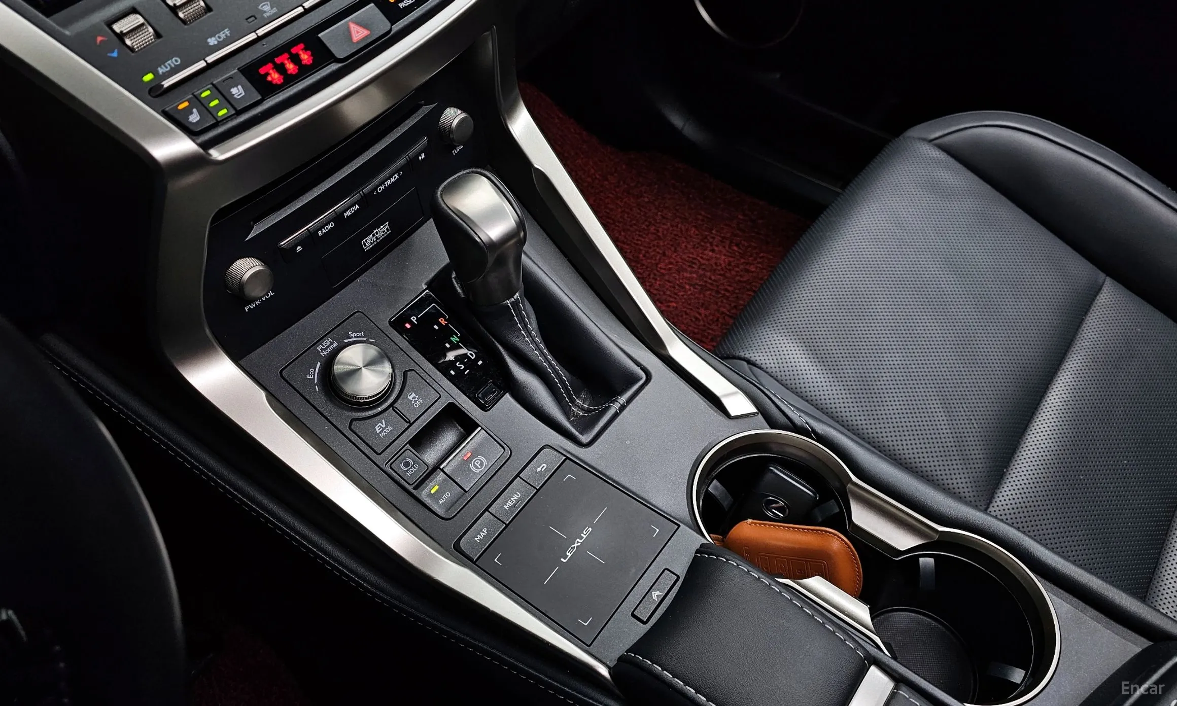 Lexus NX300h превью 9