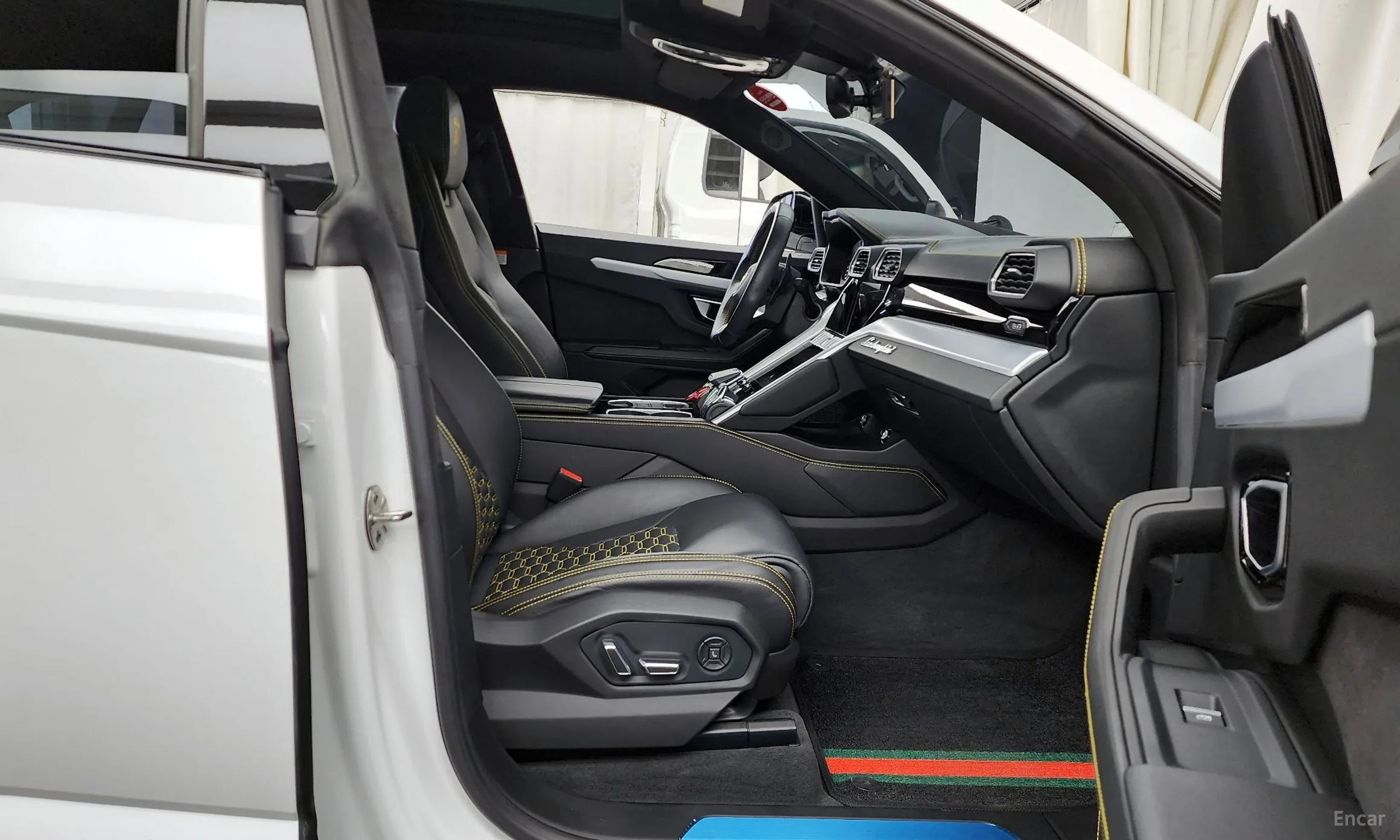 Lamborghini Urus превью 11