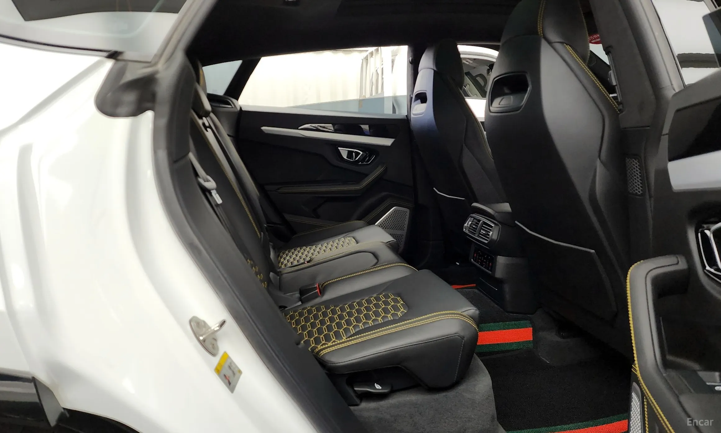 Lamborghini Urus превью 12