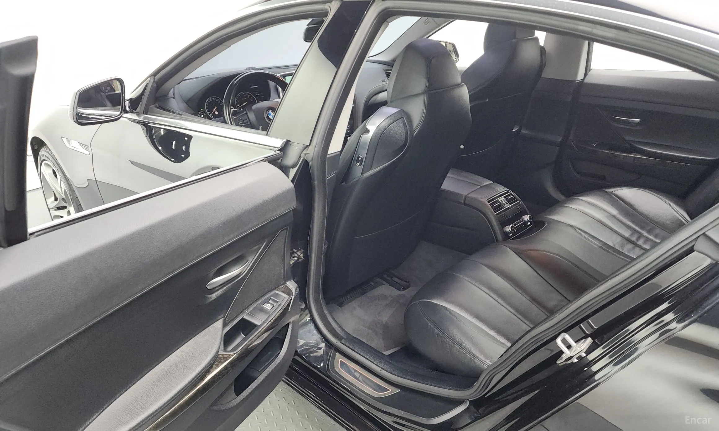 BMW 6 Series (F12) превью 12