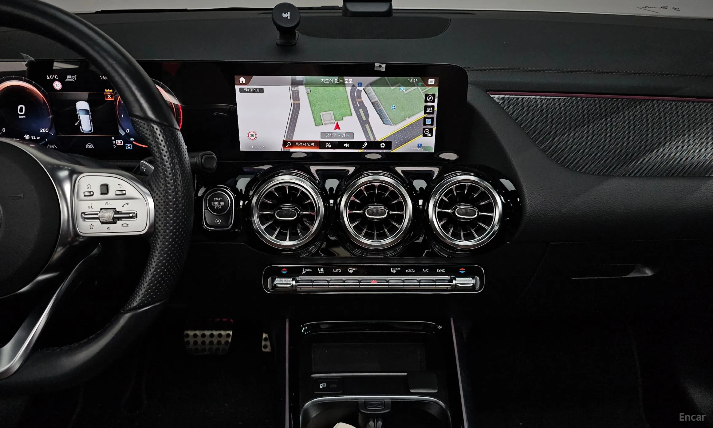 Mercedes Benz GLA-Class H247 превью 14