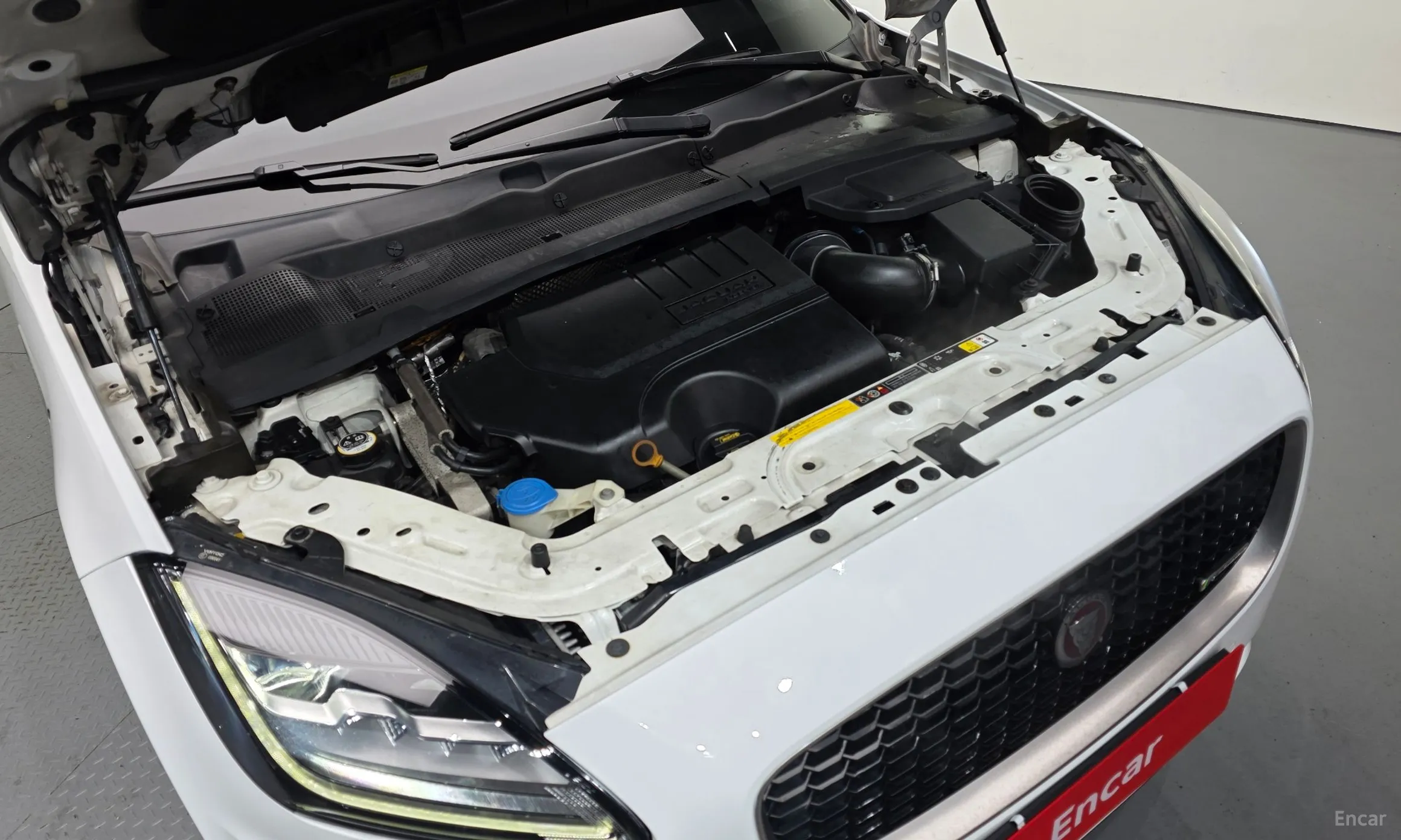 Jaguar E-PACE превью 6