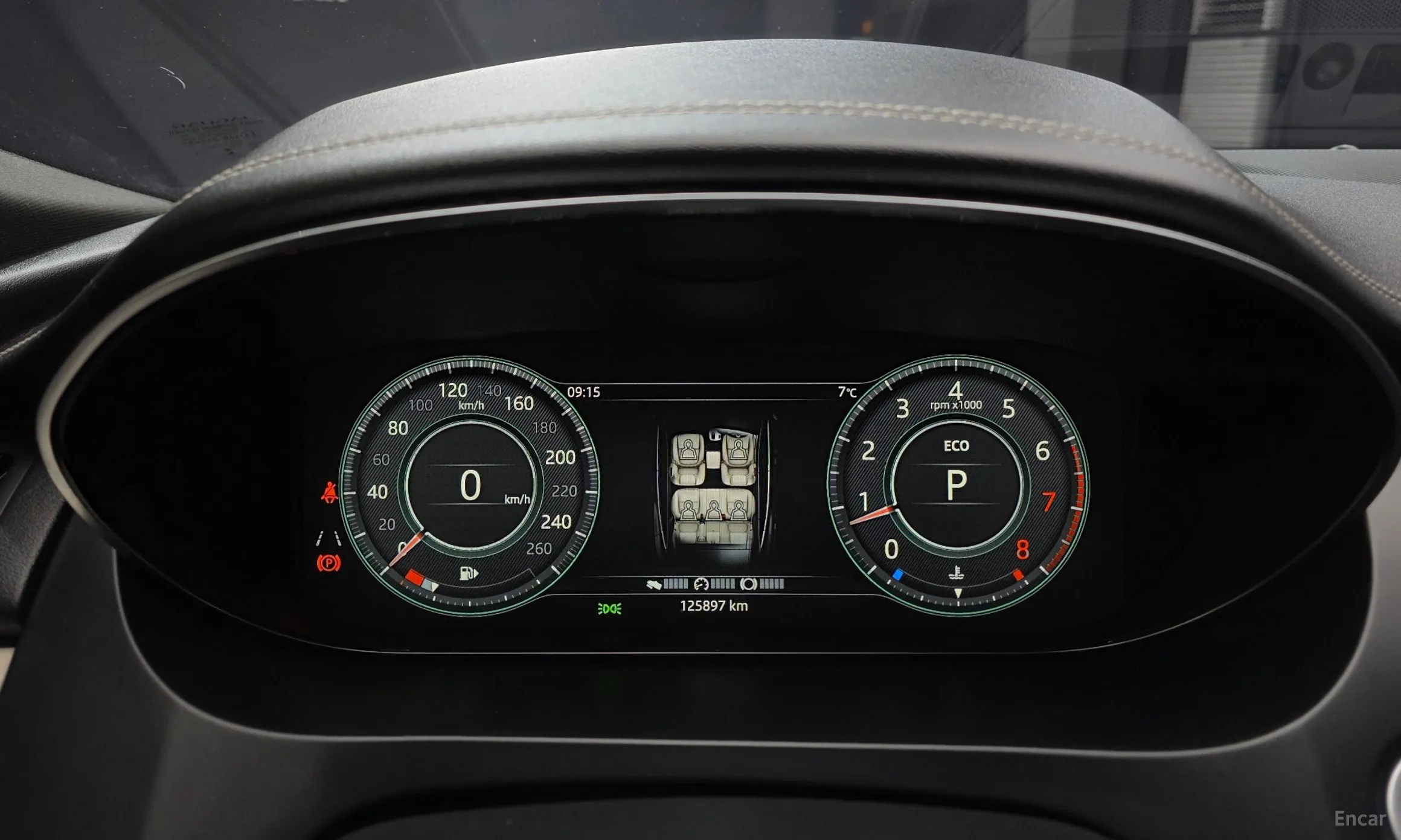 Jaguar E-PACE превью 8