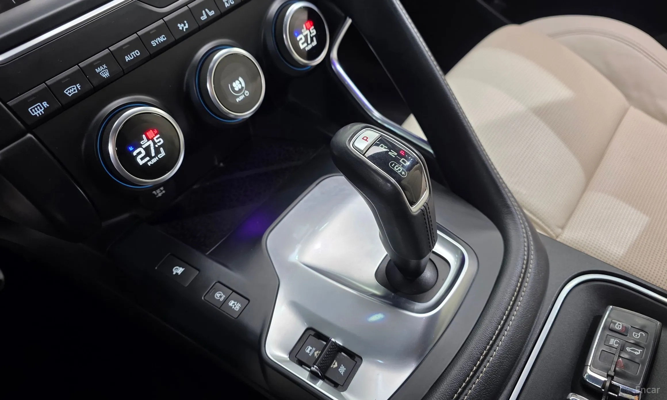 Jaguar E-PACE превью 9
