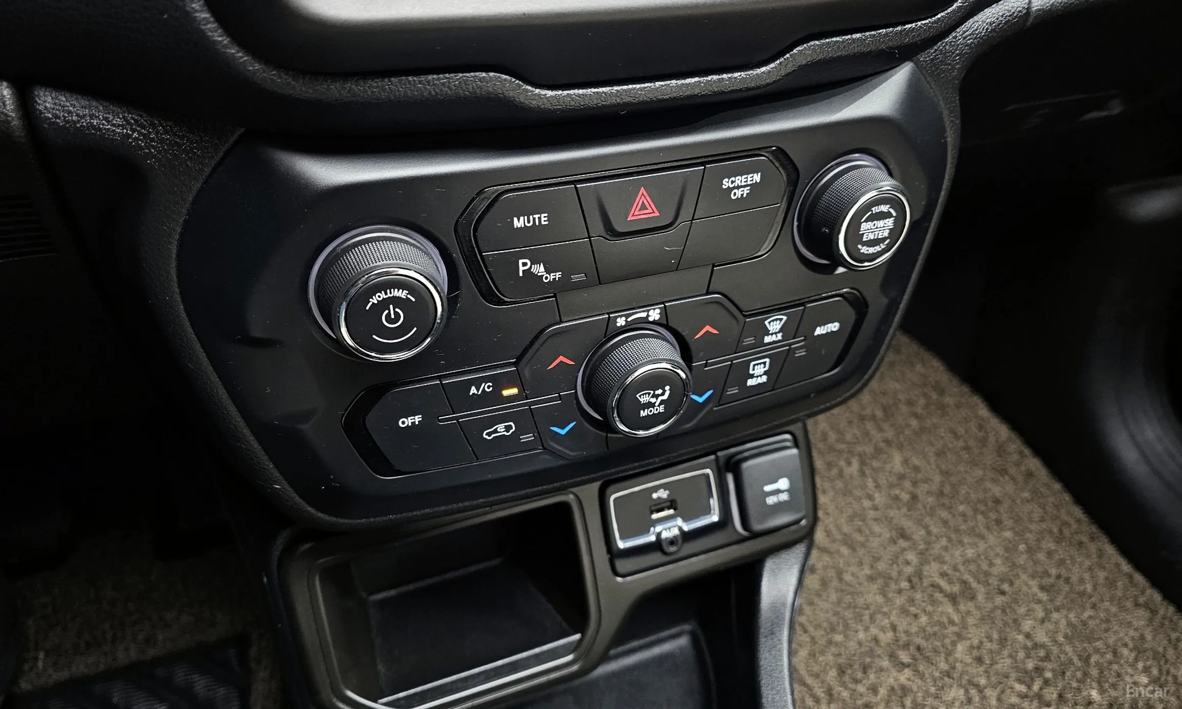 Jeep Renegade превью 17