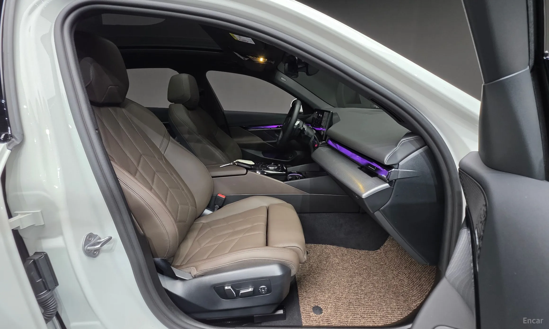 BMW 5 Series (G60) превью 10
