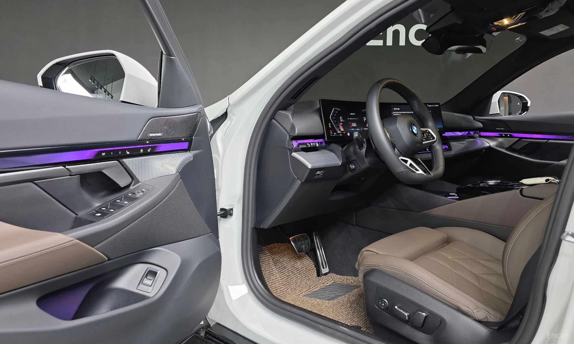 BMW 5 Series (G60) превью 13