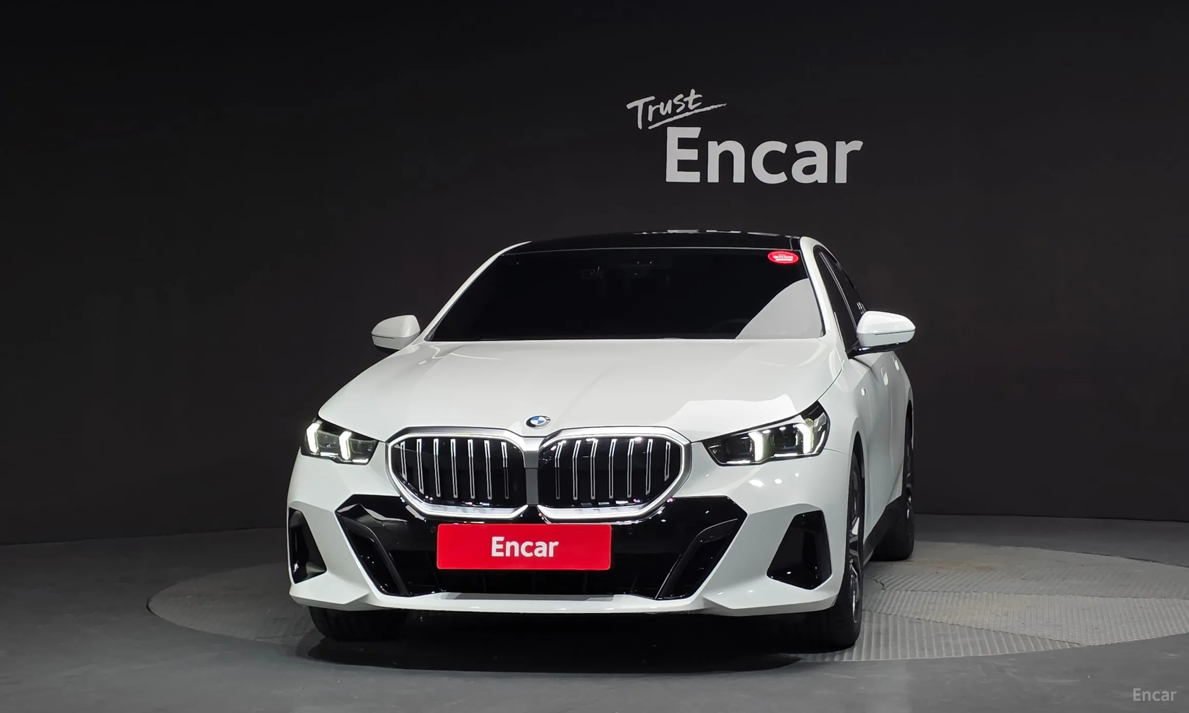 BMW 5 Series (G60) превью 3