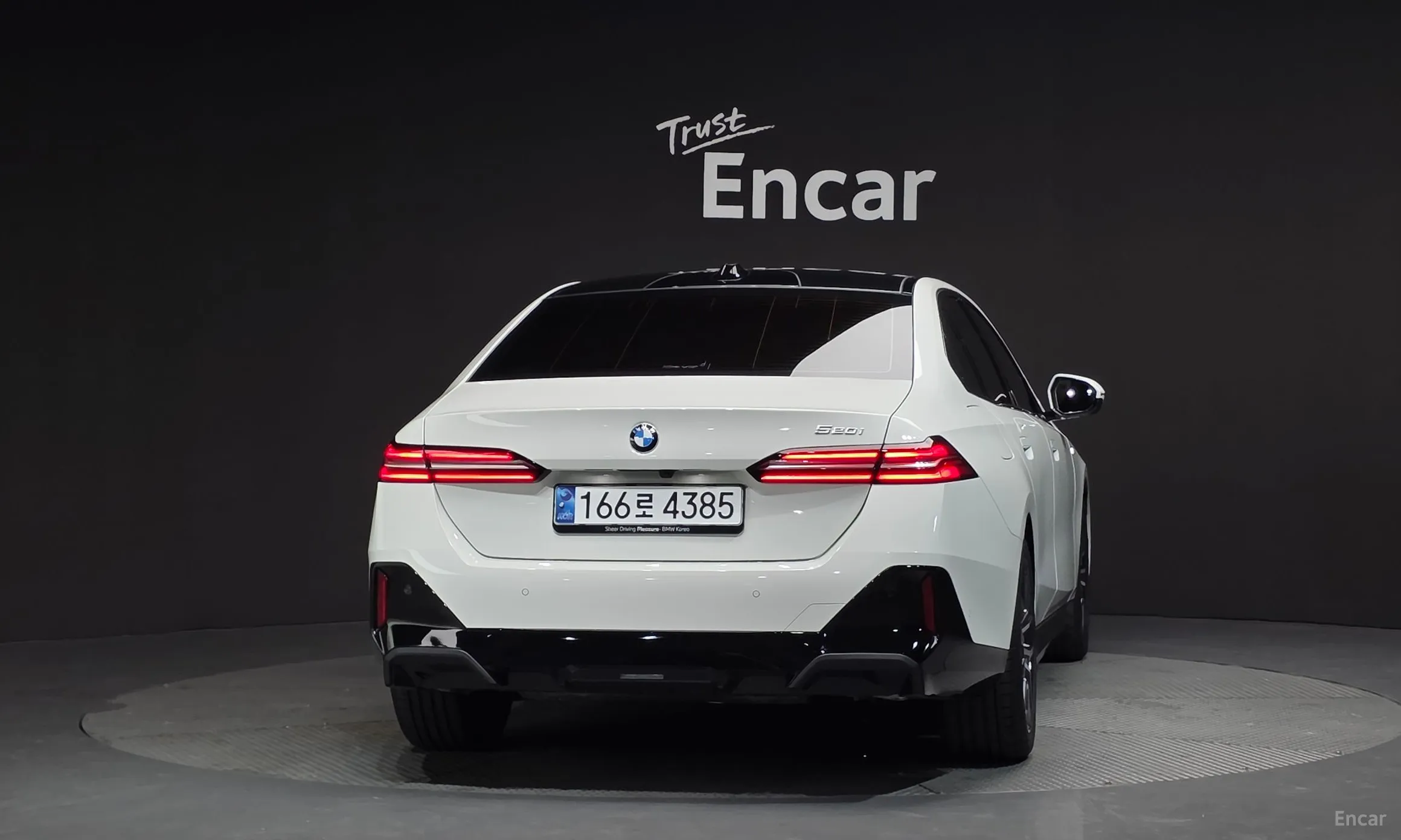 BMW 5 Series (G60) превью 4