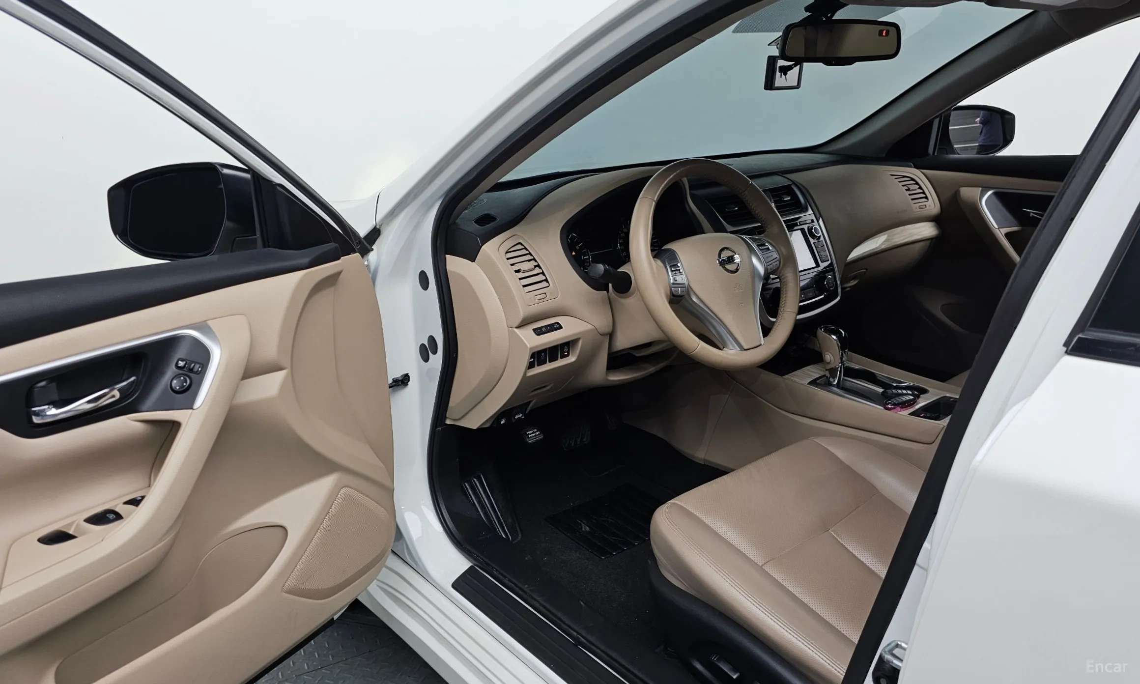 Nissan Altima превью 10