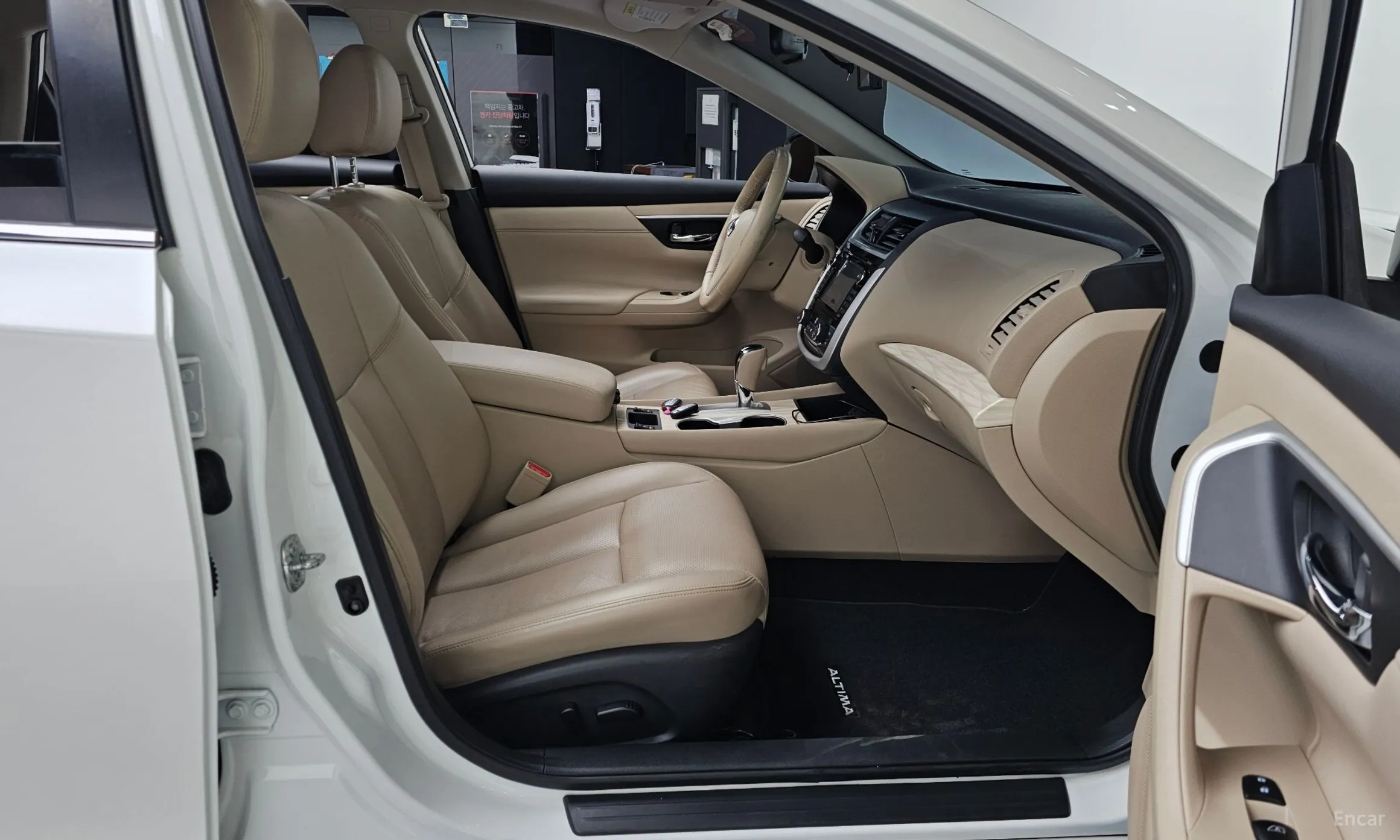 Nissan Altima превью 11