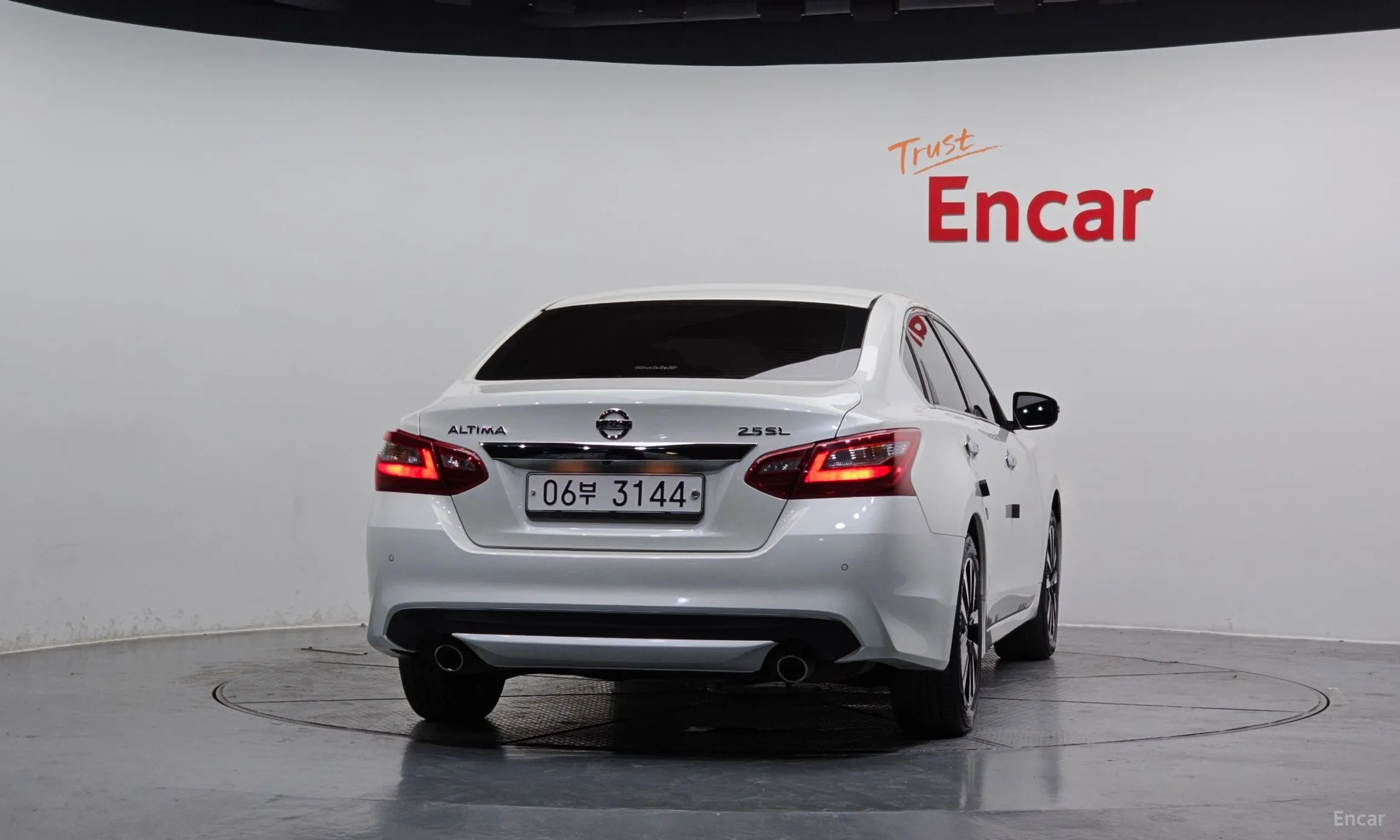 Nissan Altima превью 4