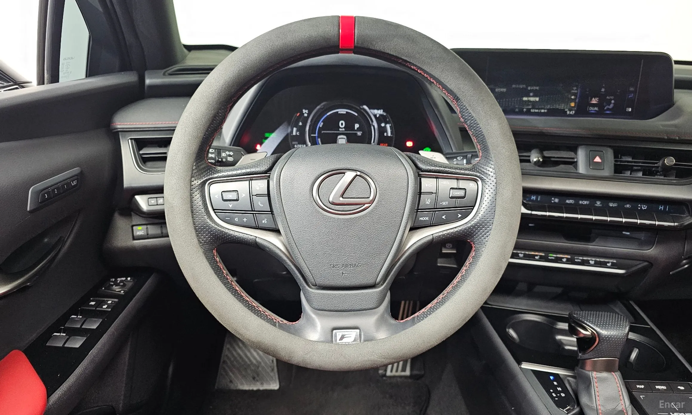 Lexus UX250h превью 13