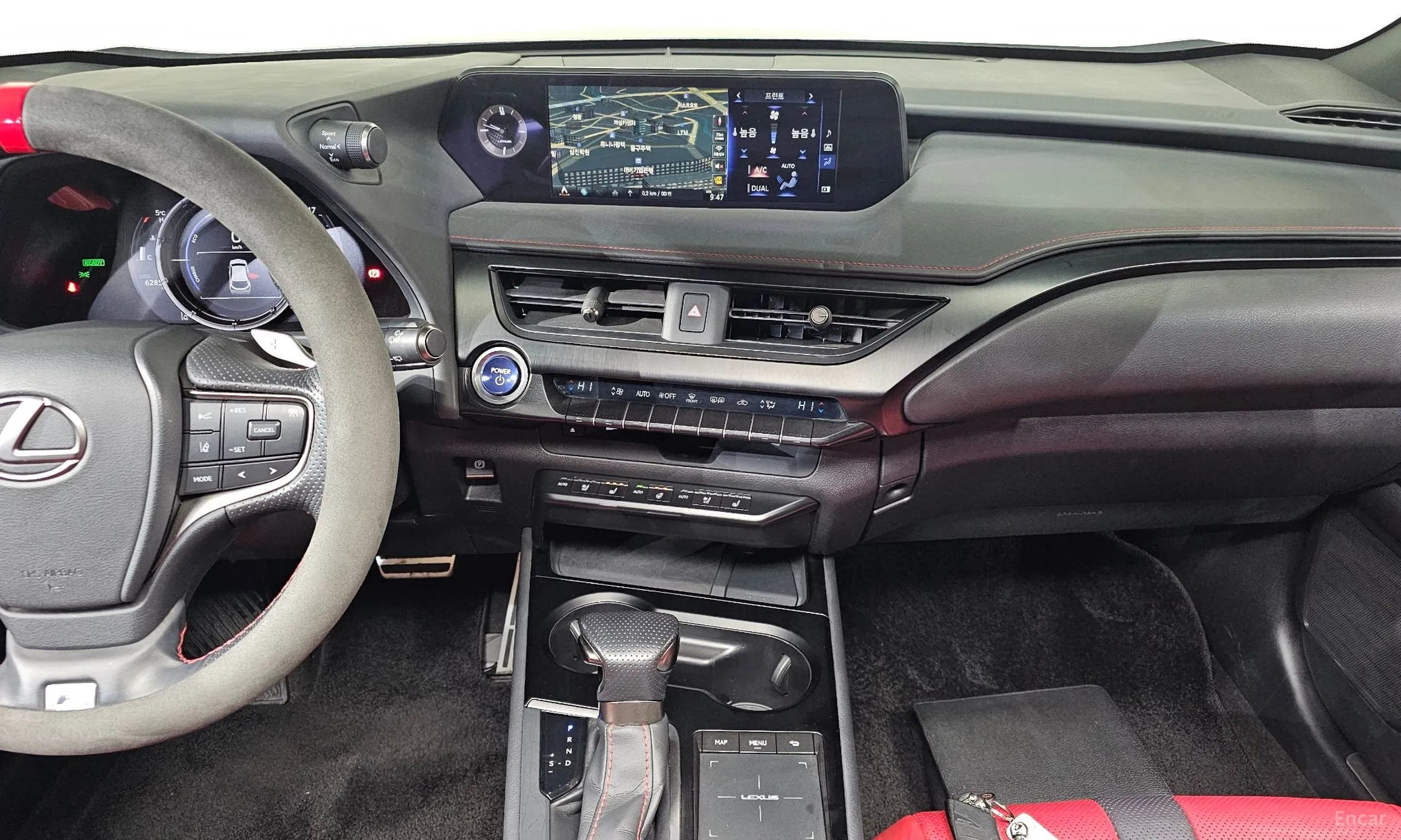 Lexus UX250h превью 14