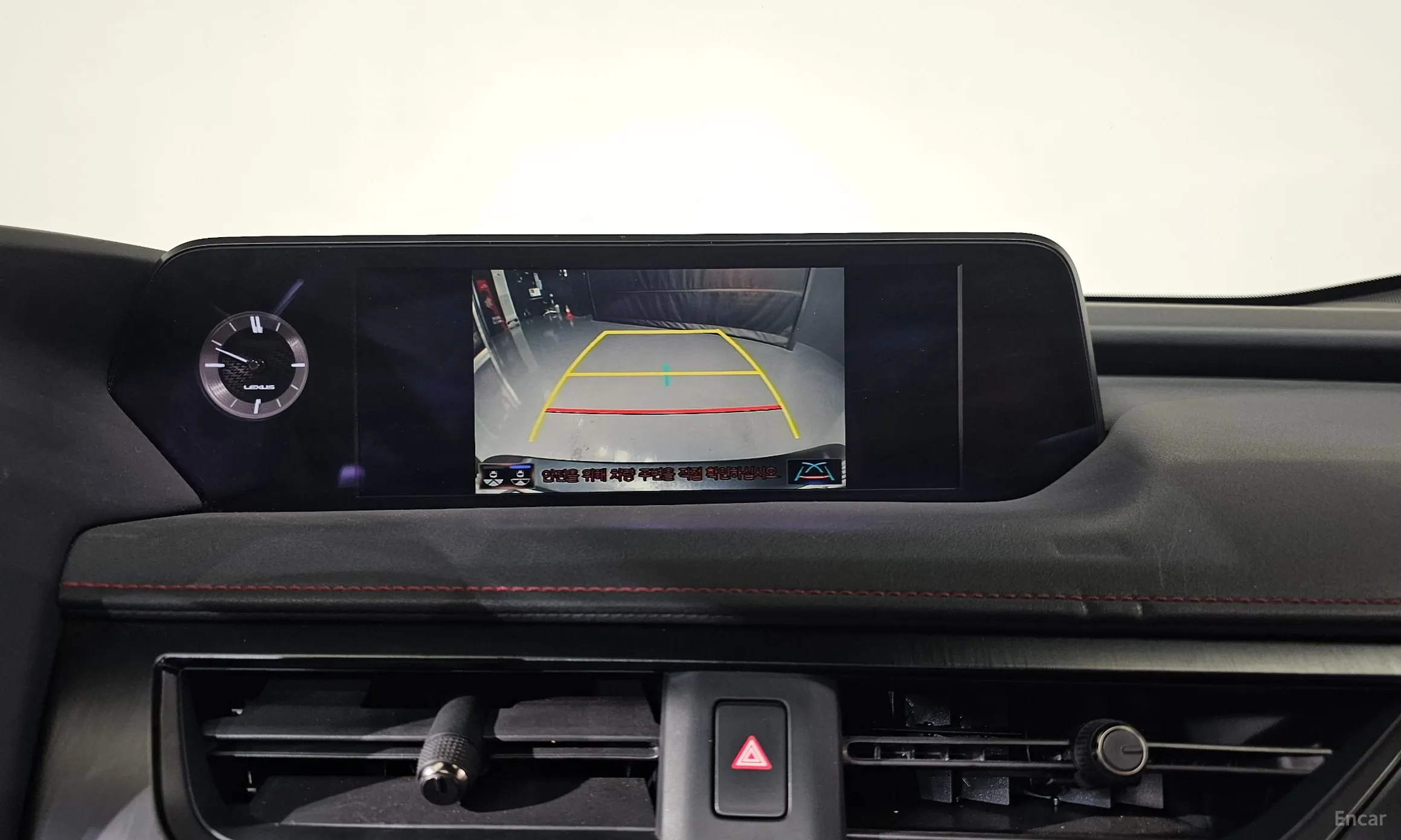 Lexus UX250h превью 15