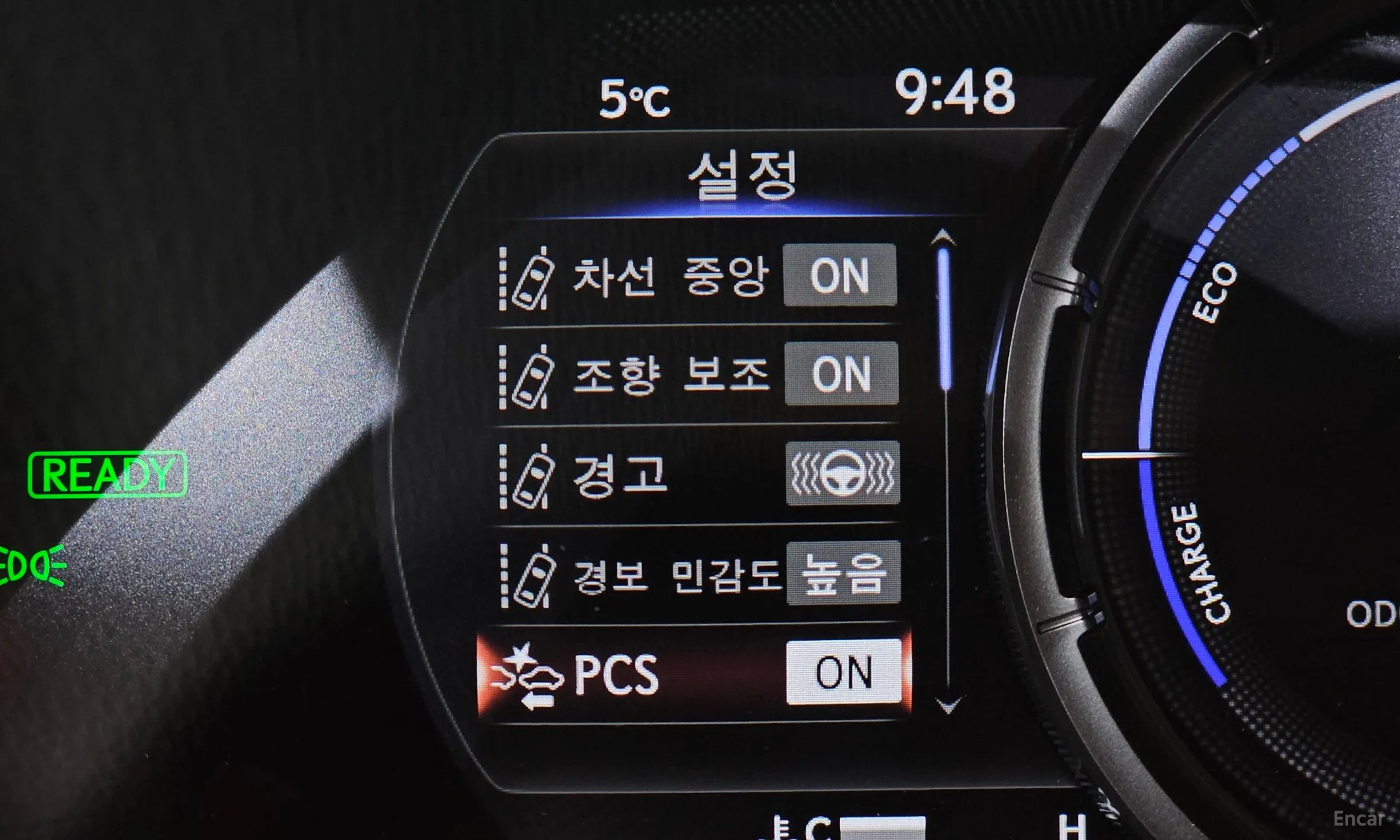 Lexus UX250h превью 16