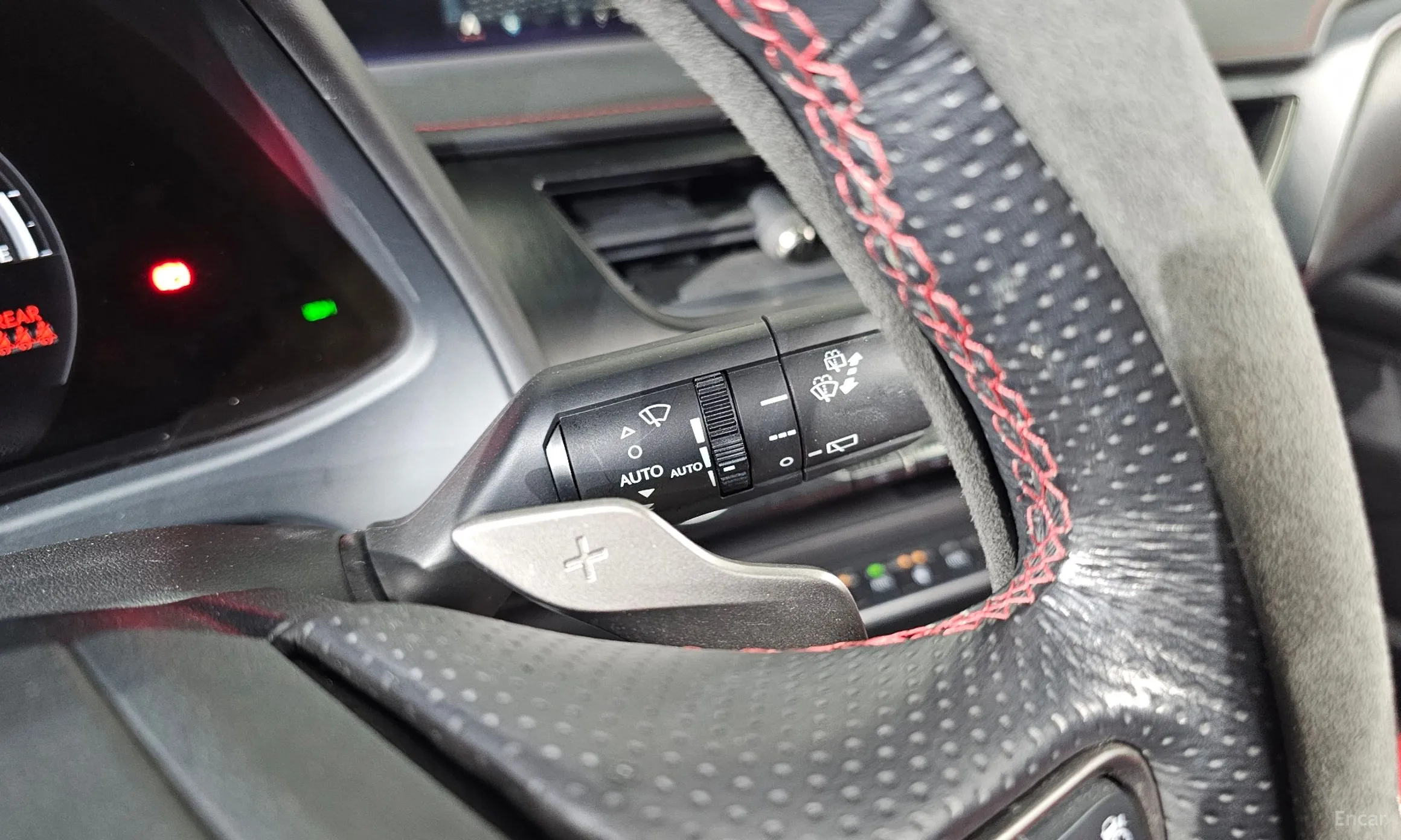 Lexus UX250h превью 17