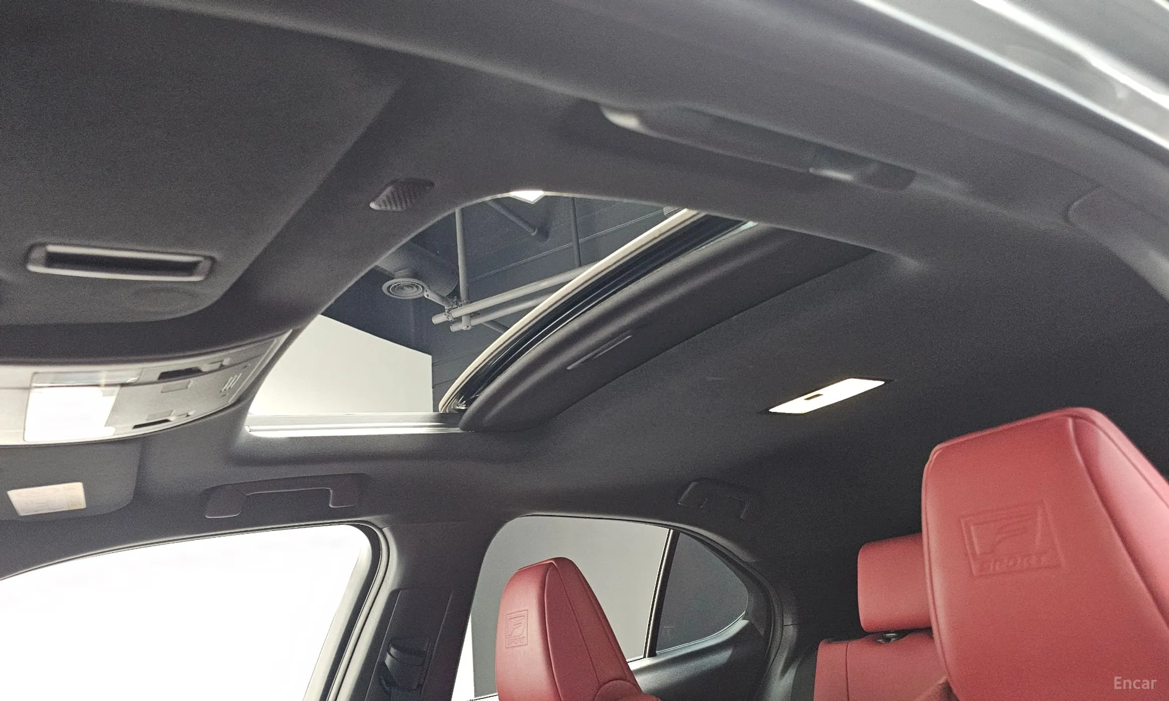Lexus UX250h превью 19