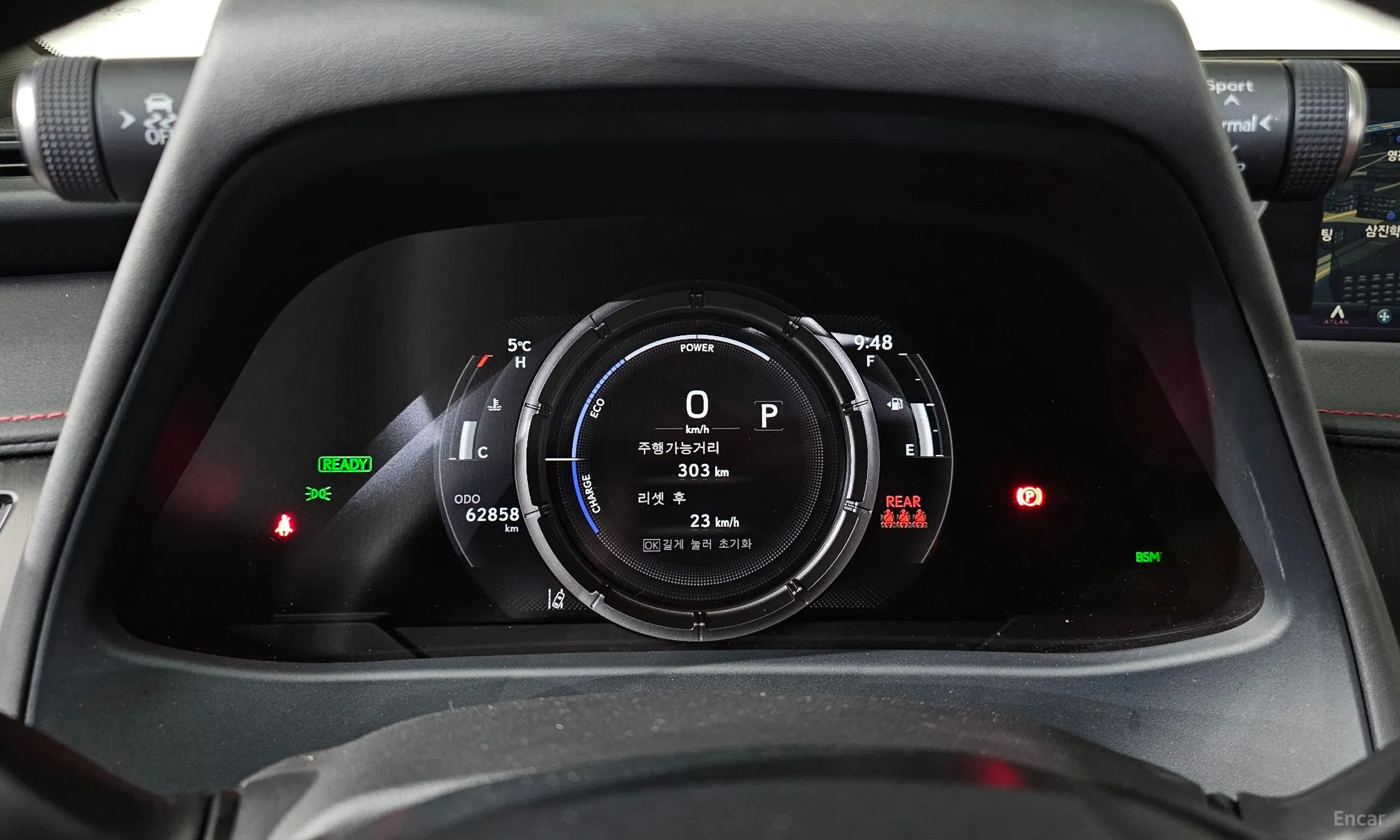 Lexus UX250h превью 8