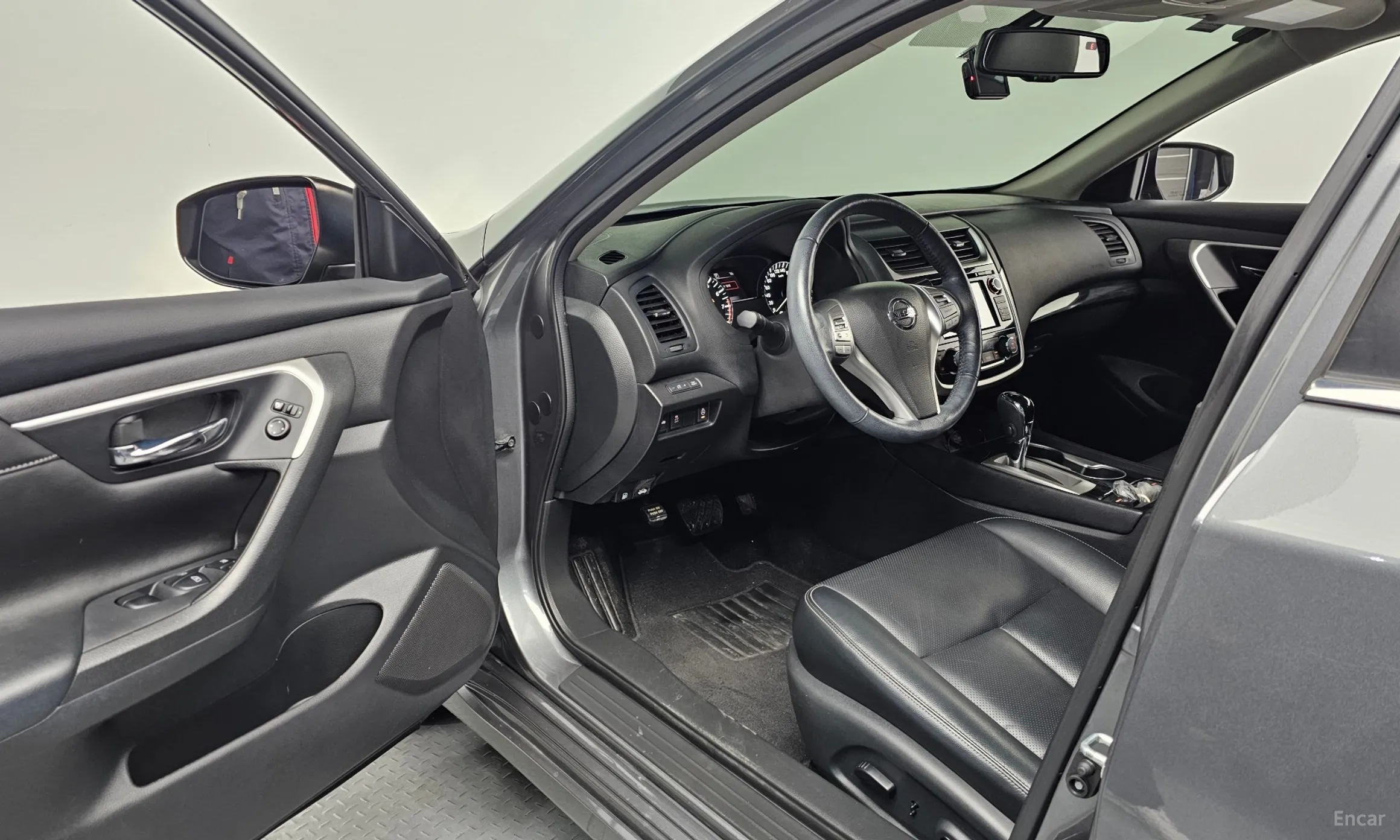 Nissan Altima превью 10