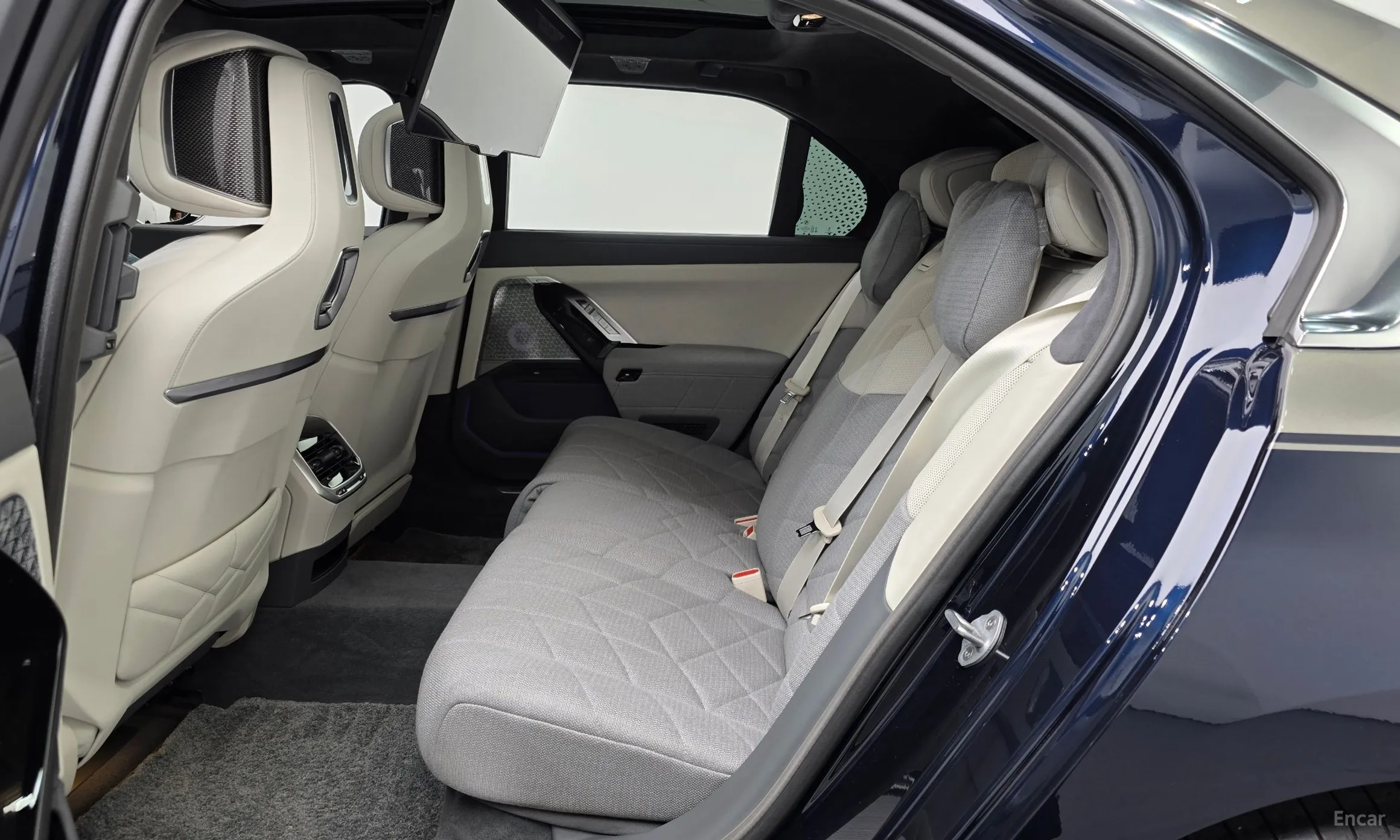 BMW 7 Series (G70) превью 12