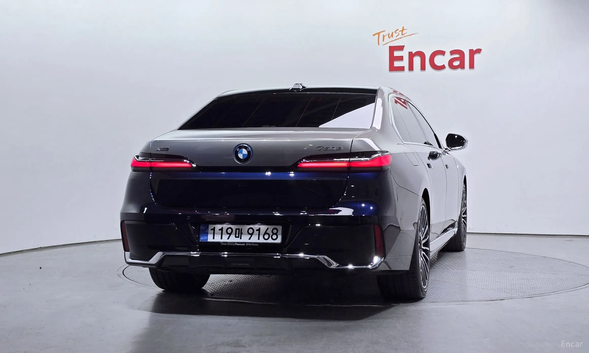BMW 7 Series (G70) превью 4