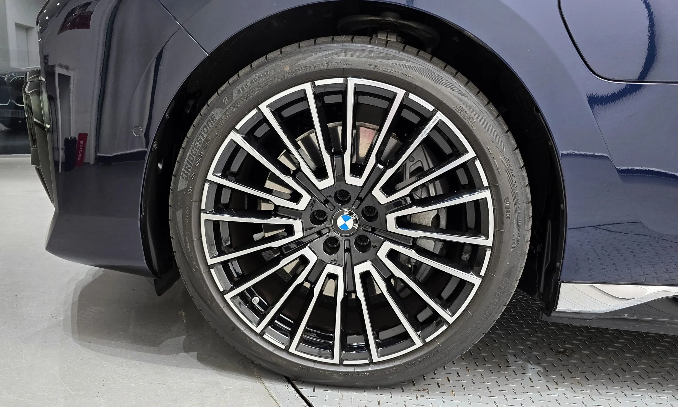 BMW 7 Series (G70) превью 5