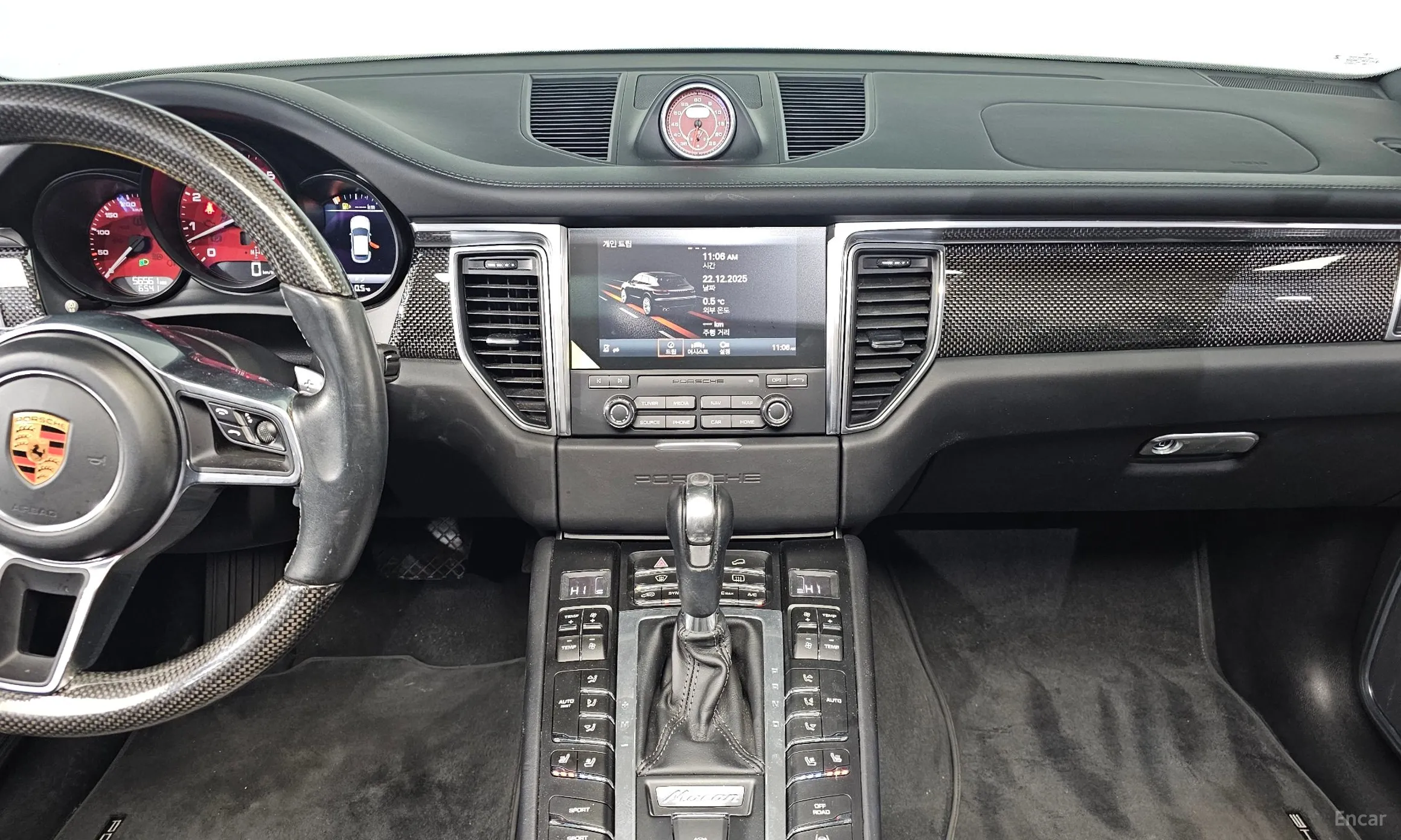 Porsche Macan превью 14