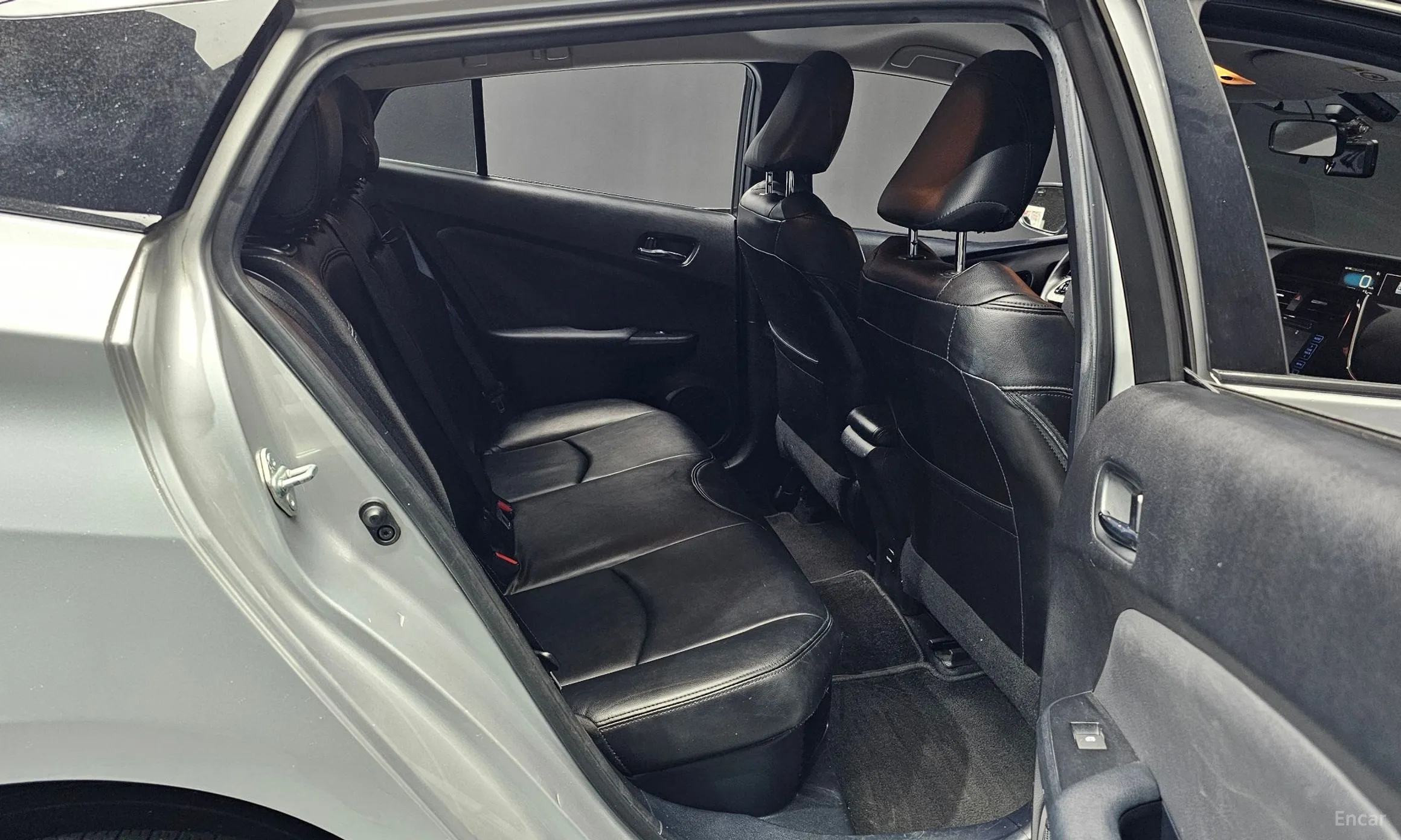 Toyota Prius 4th Generation превью 12