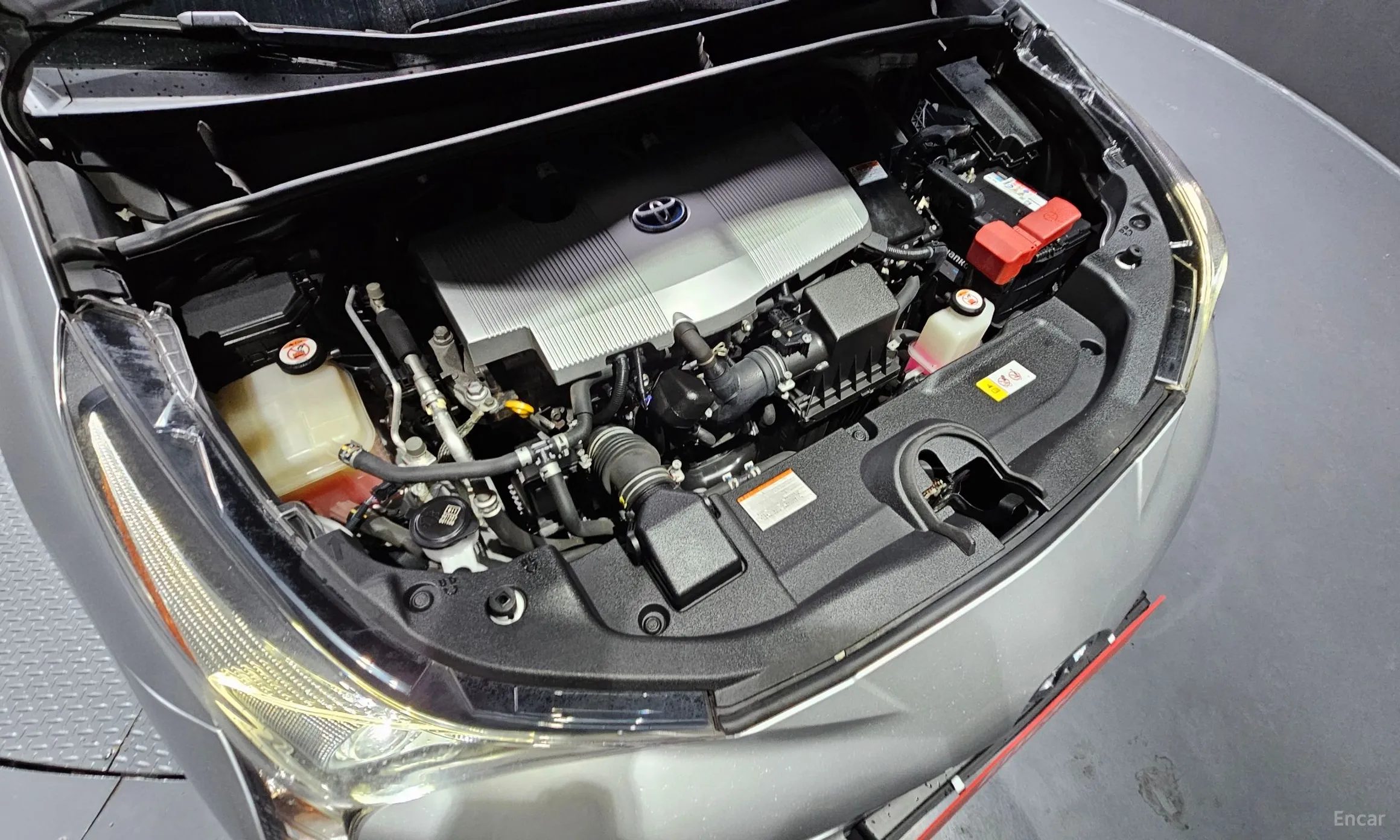 Toyota Prius 4th Generation превью 6