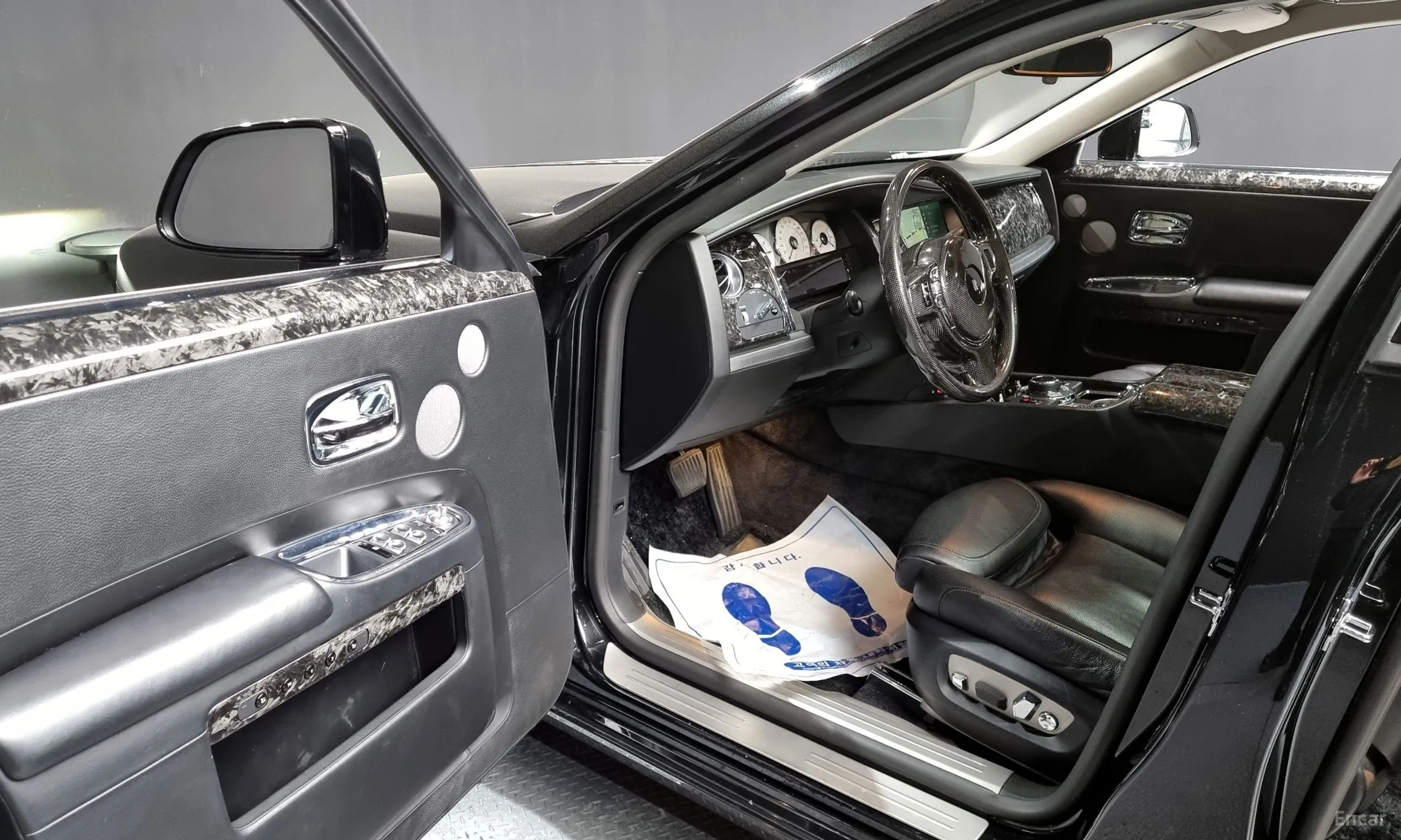 Rolls-Royce Ghost превью 10