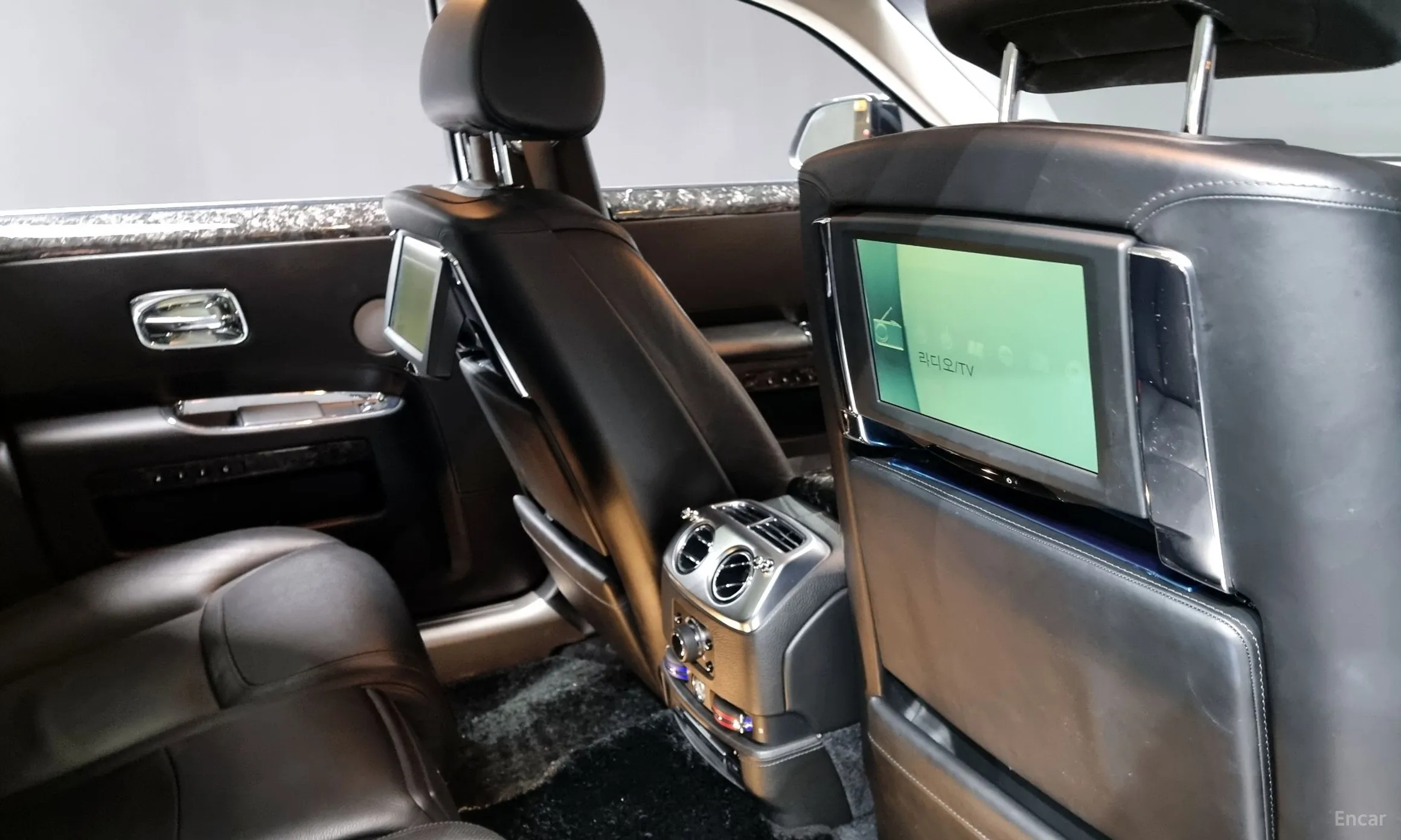 Rolls-Royce Ghost превью 17
