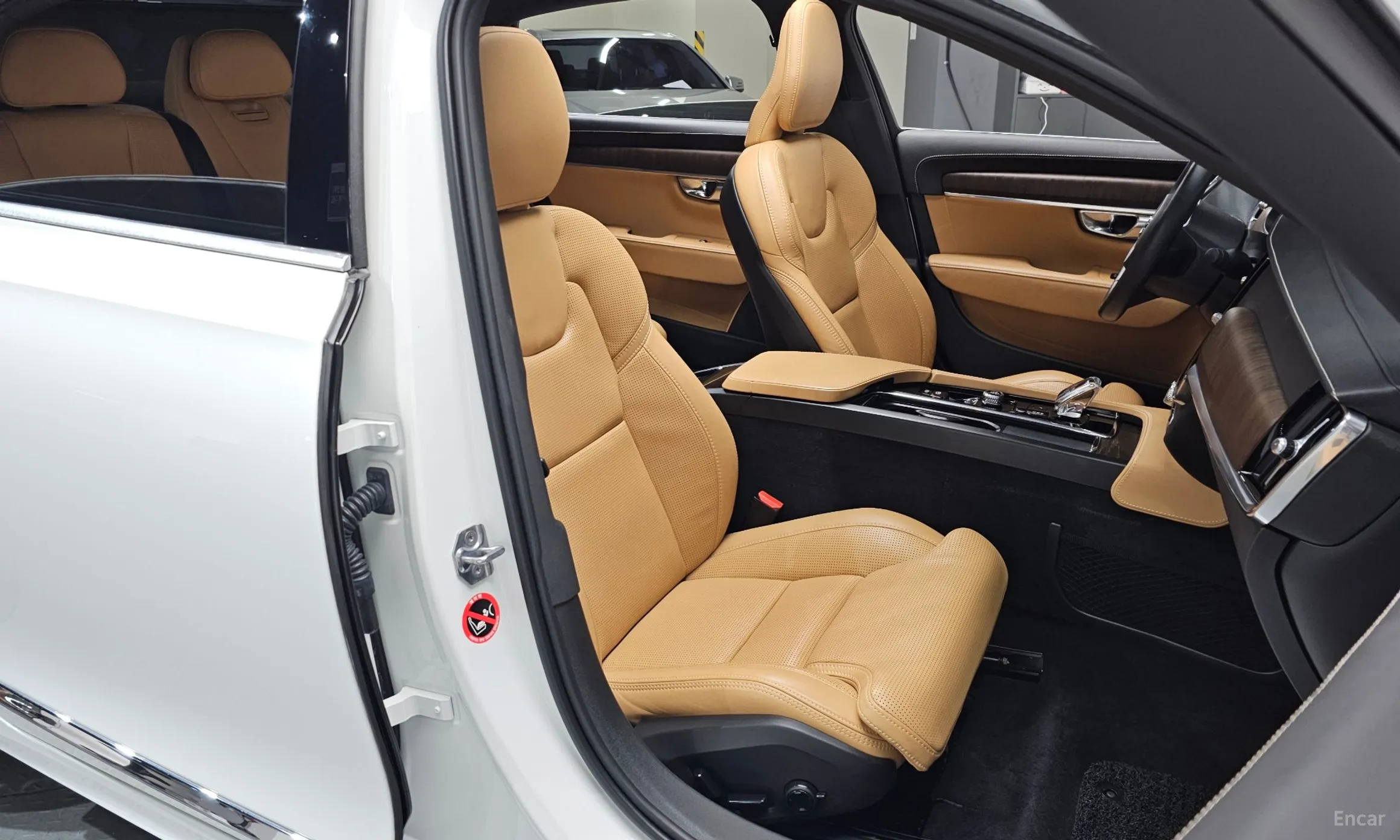 Volvo S90 превью 10
