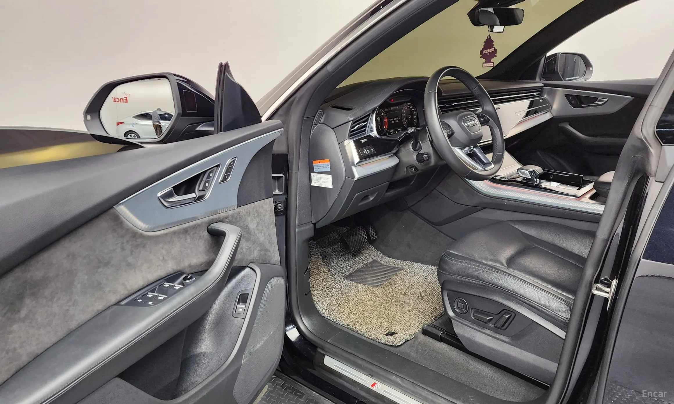 Audi Q8 (4M) превью 10