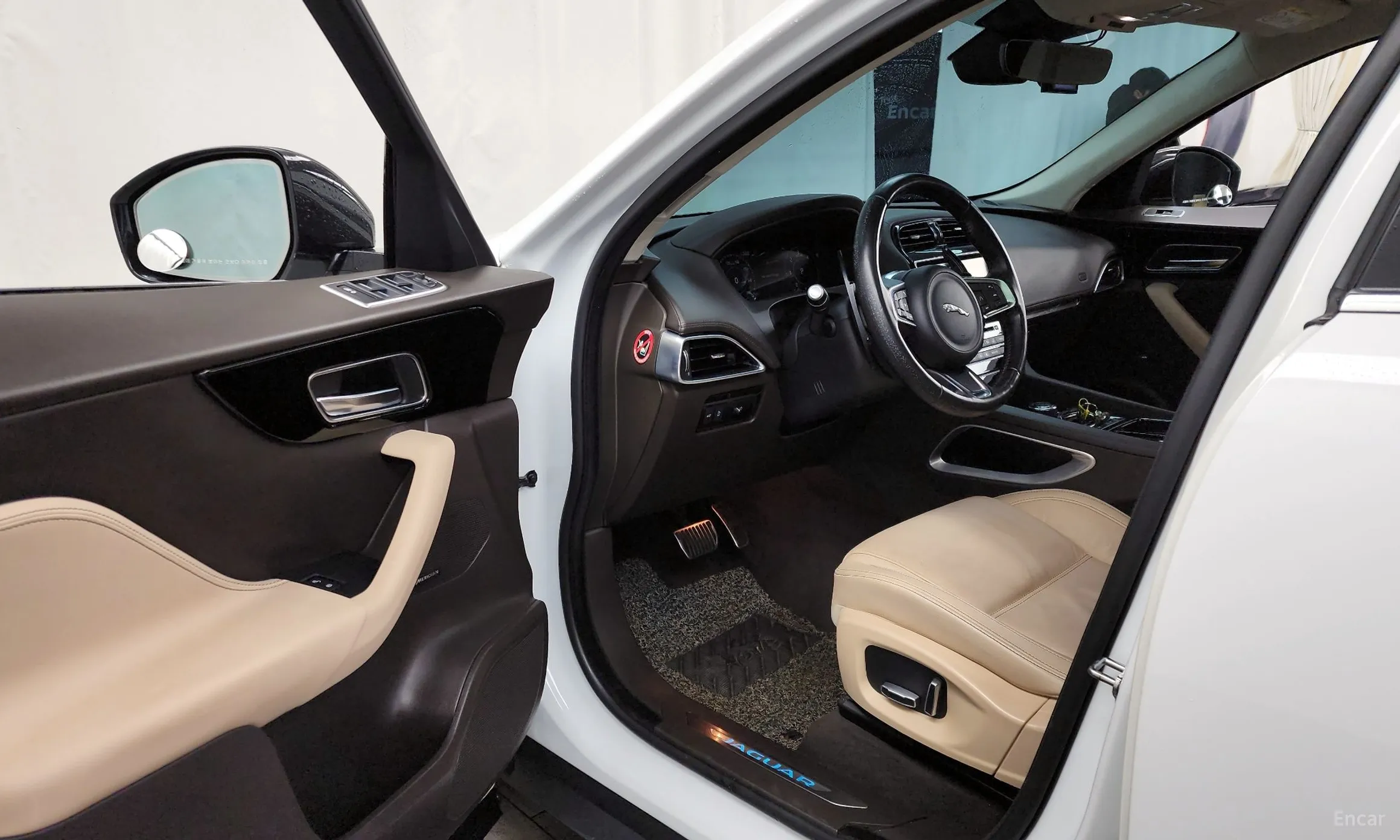 Jaguar F-PACE превью 10