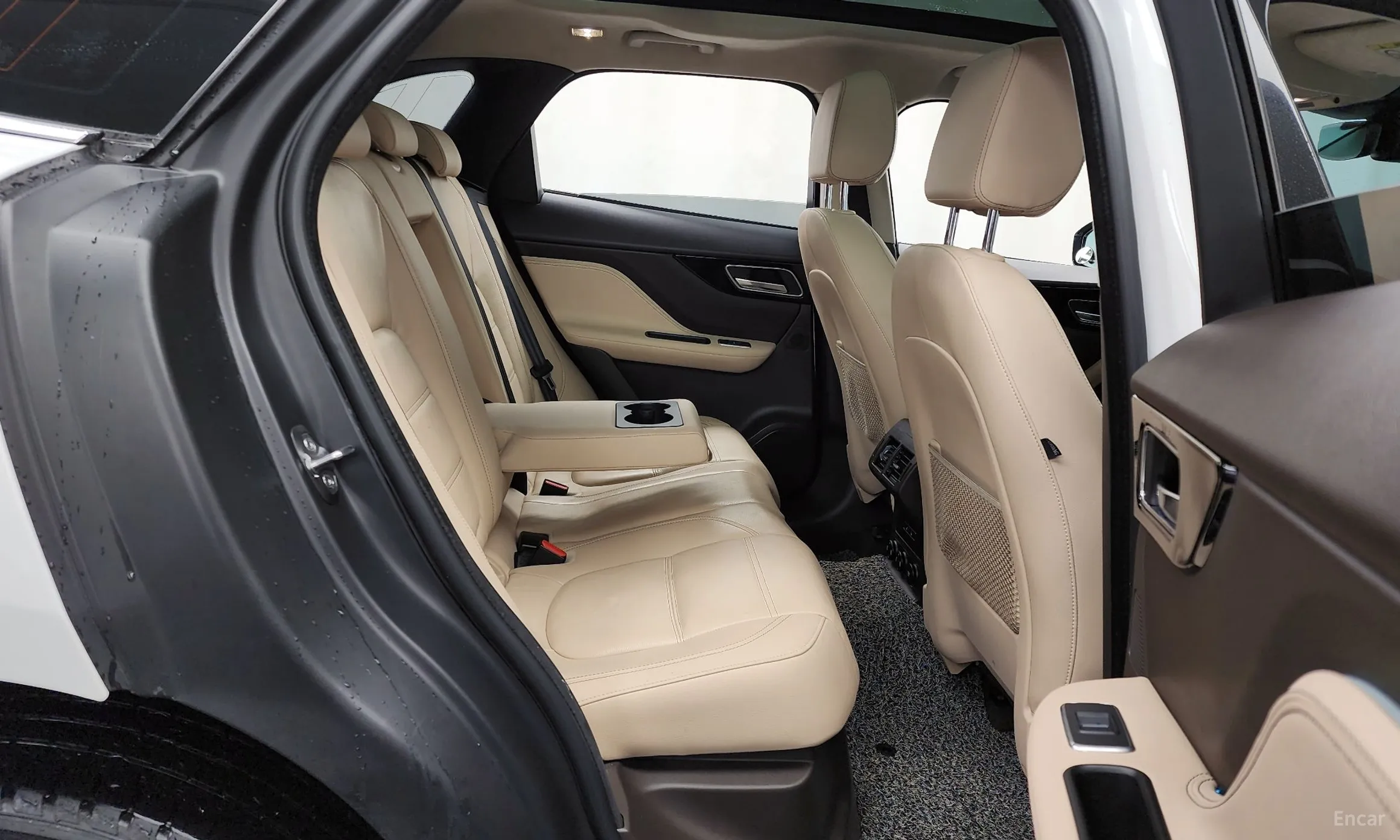 Jaguar F-PACE превью 12