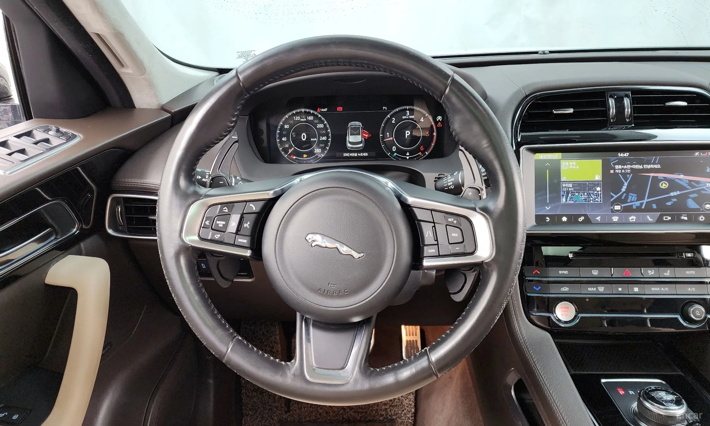 Jaguar F-PACE превью 13