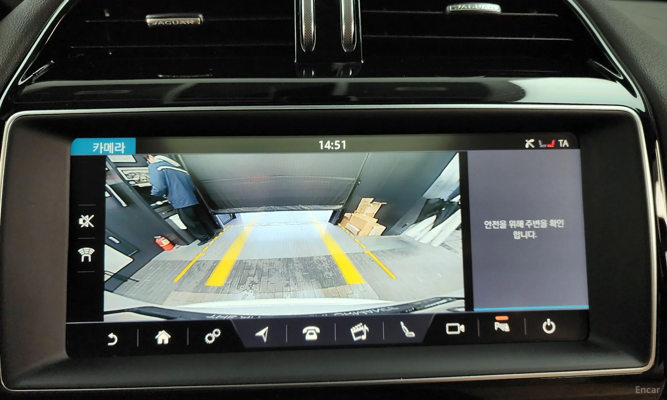 Jaguar F-PACE превью 15
