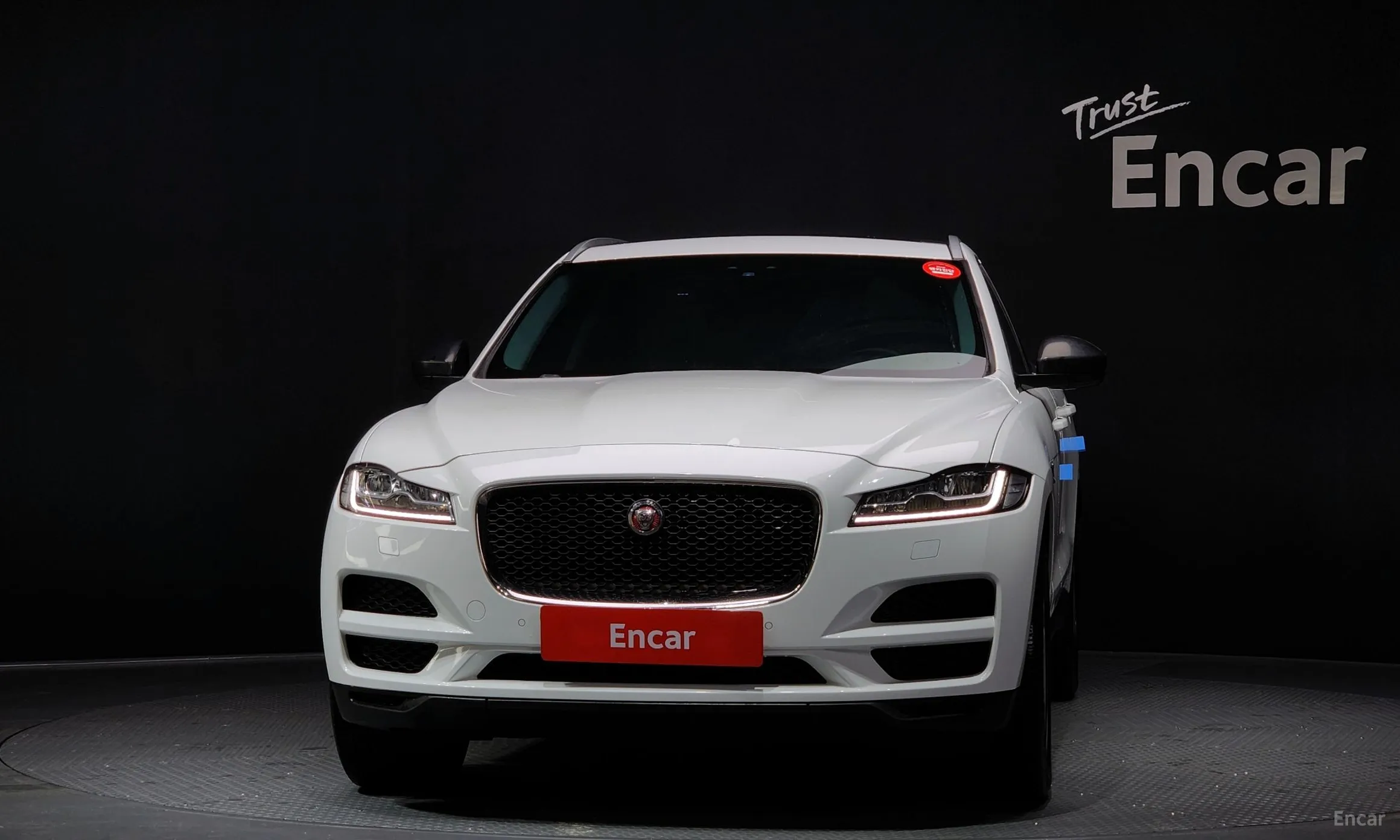 Jaguar F-PACE превью 3