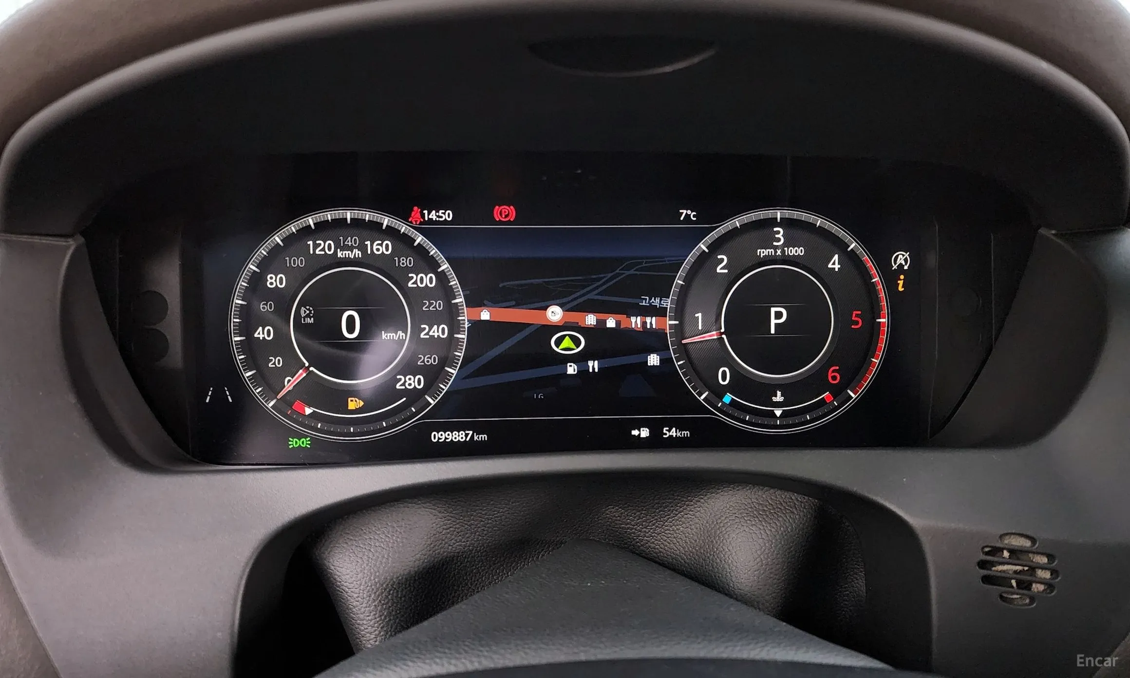 Jaguar F-PACE превью 8