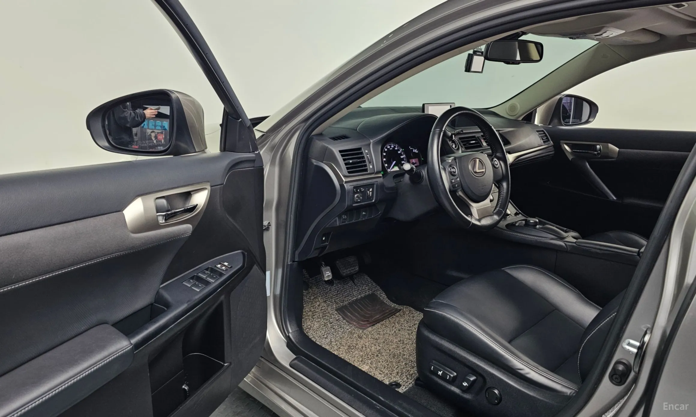 Lexus CT200h превью 10