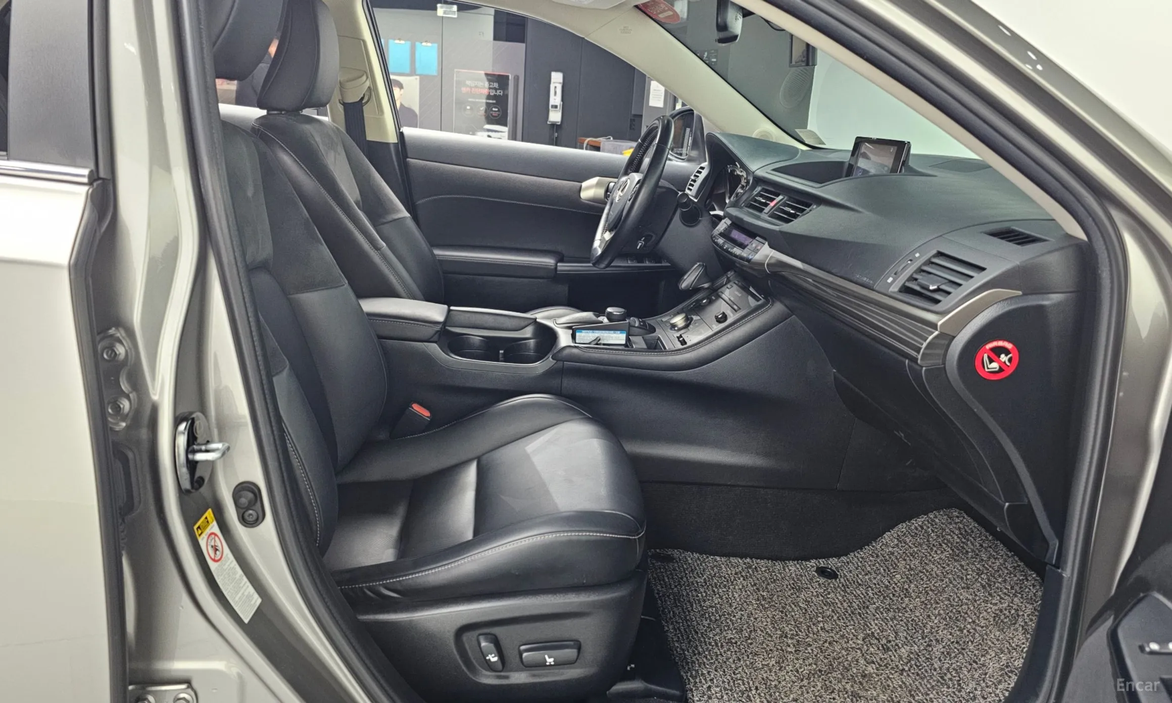 Lexus CT200h превью 11