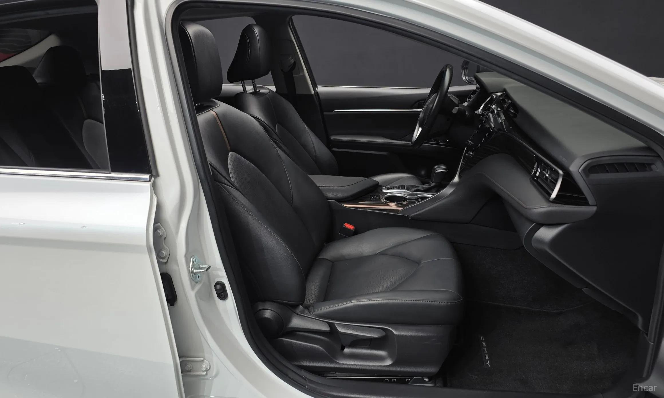 Toyota Camry (XV70) превью 11