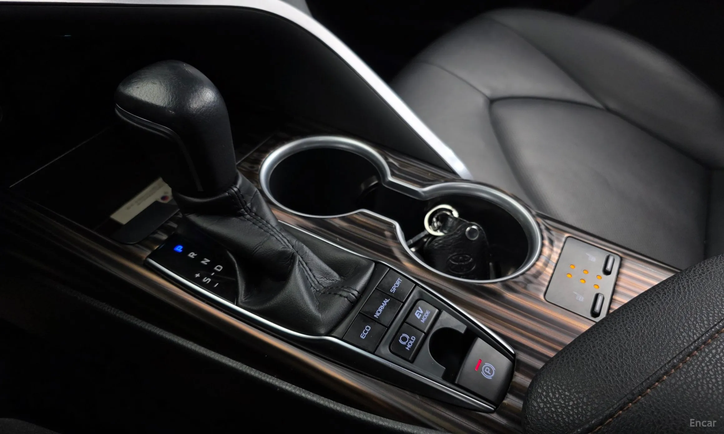 Toyota Camry (XV70) превью 9