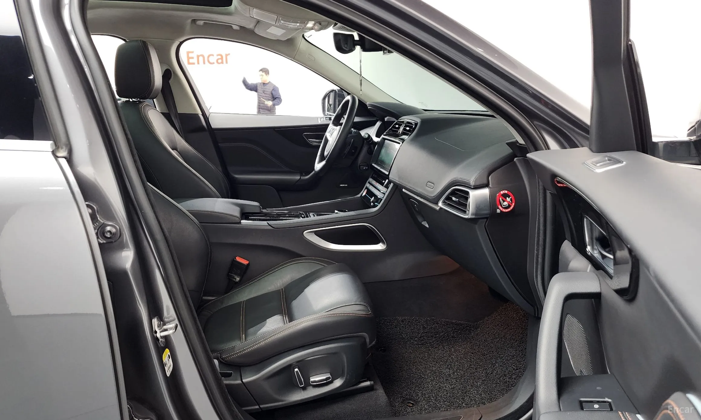 Jaguar F-PACE превью 11
