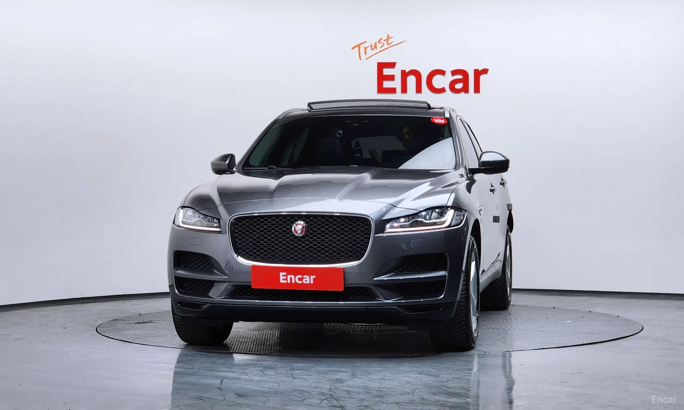 Jaguar F-PACE превью 3