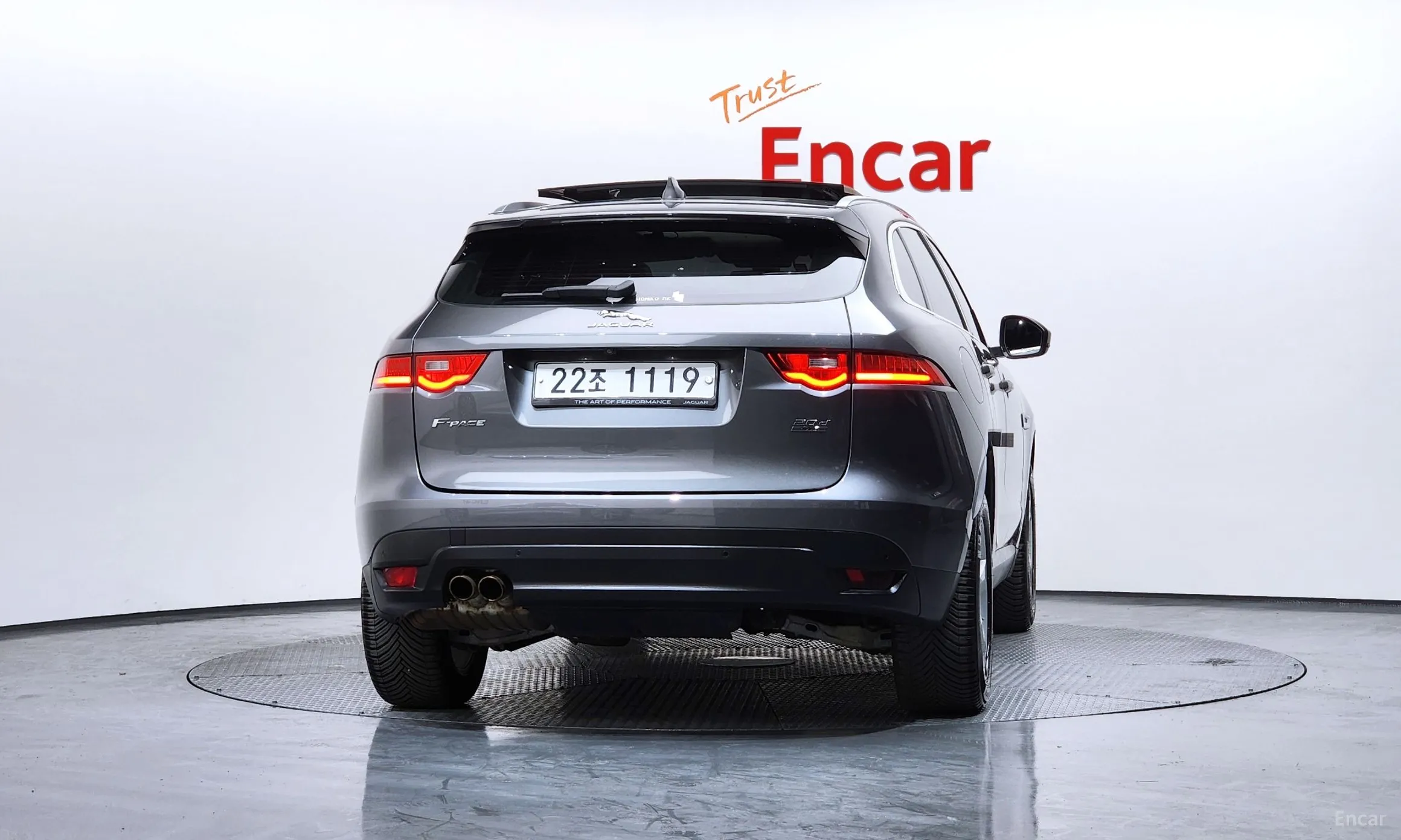 Jaguar F-PACE превью 4