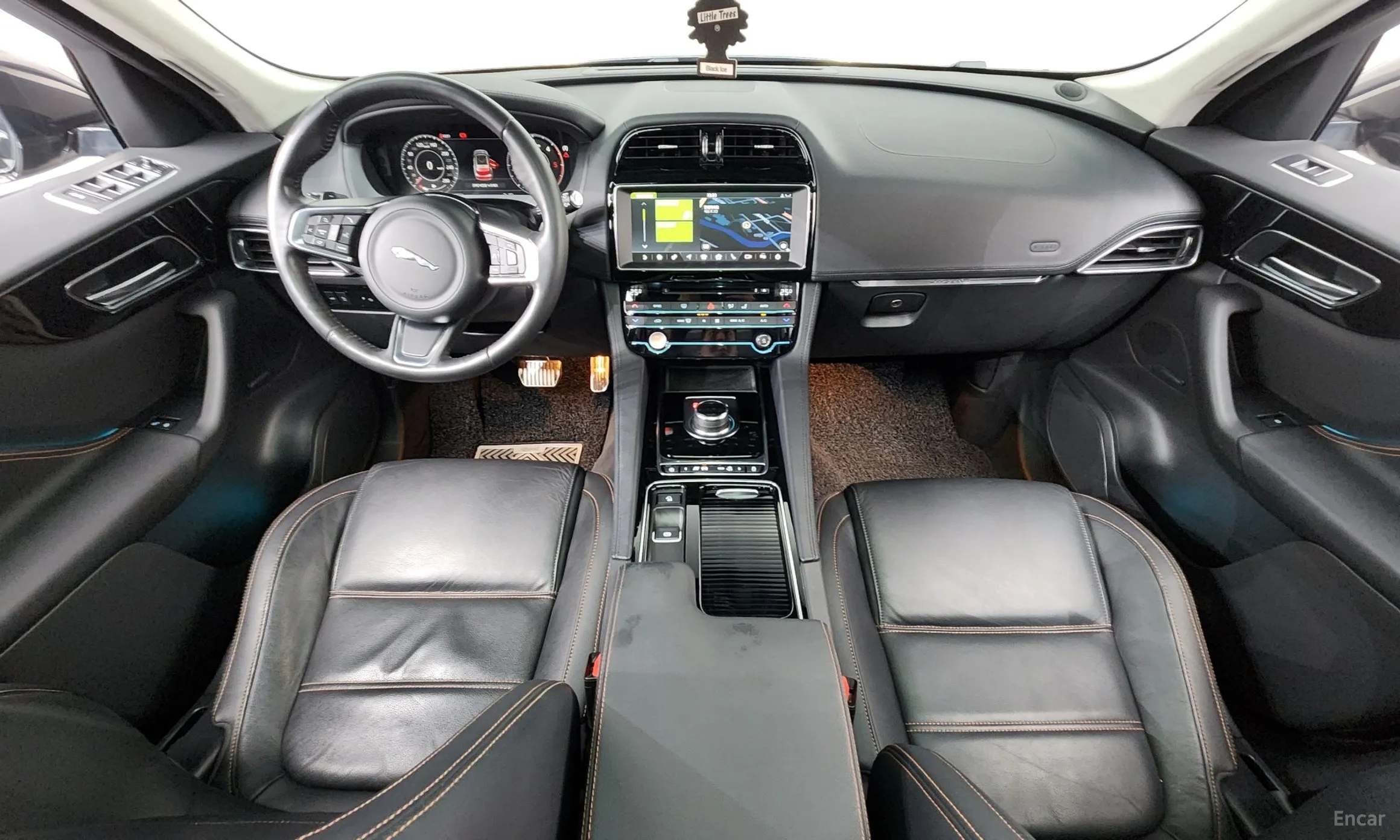 Jaguar F-PACE превью 7
