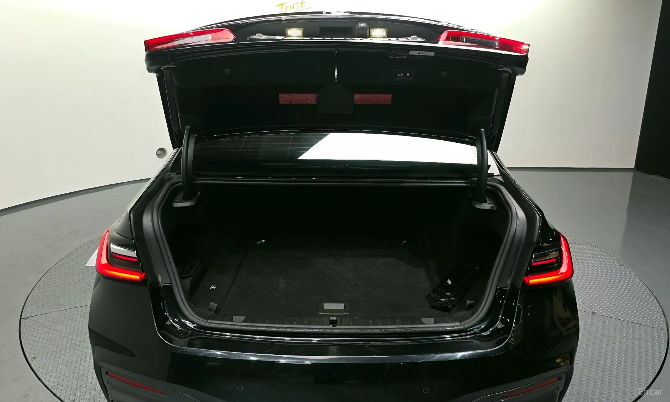 BMW 7 Series (G11) превью 20